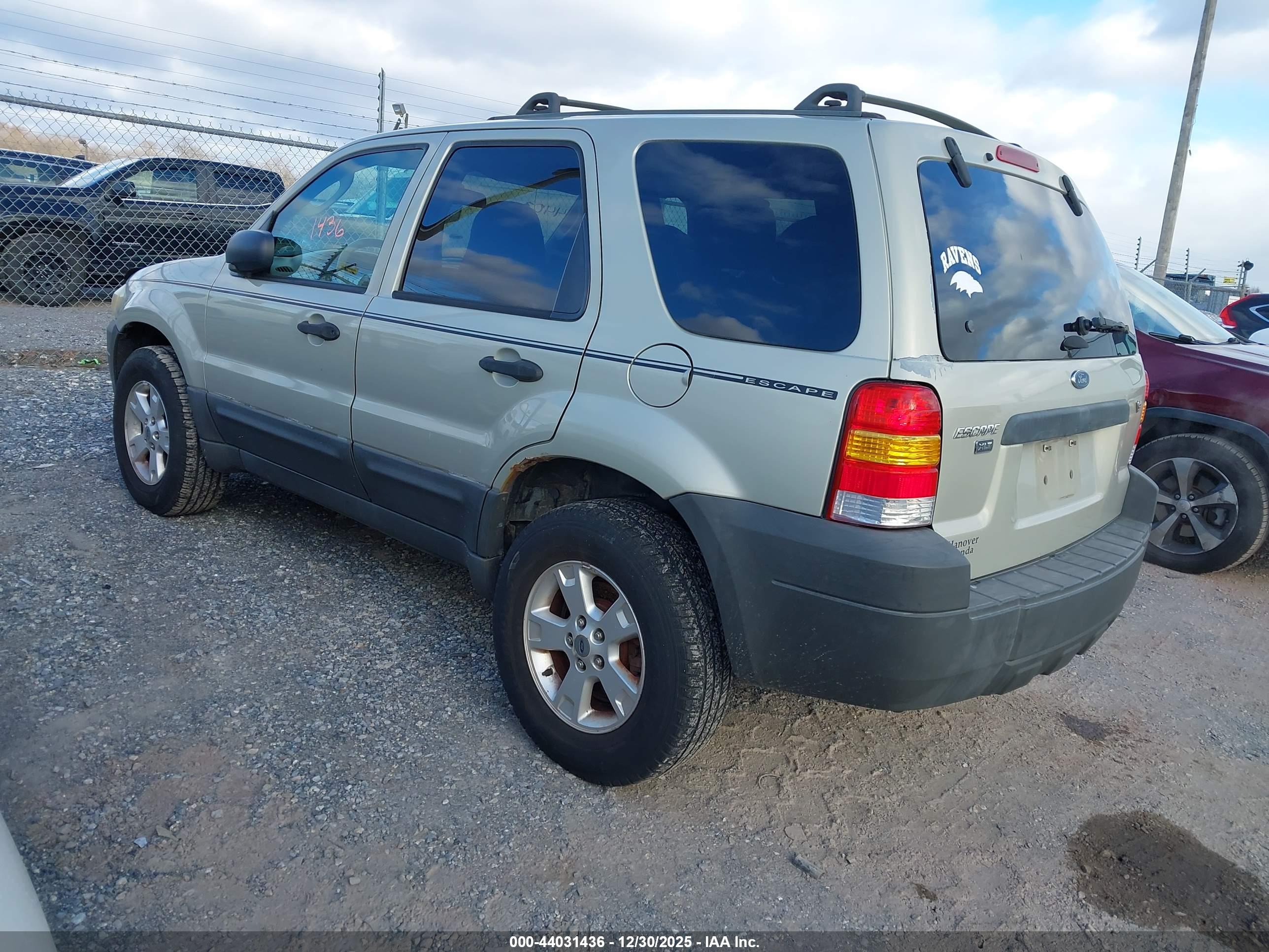 FORD ESCAPE image 3