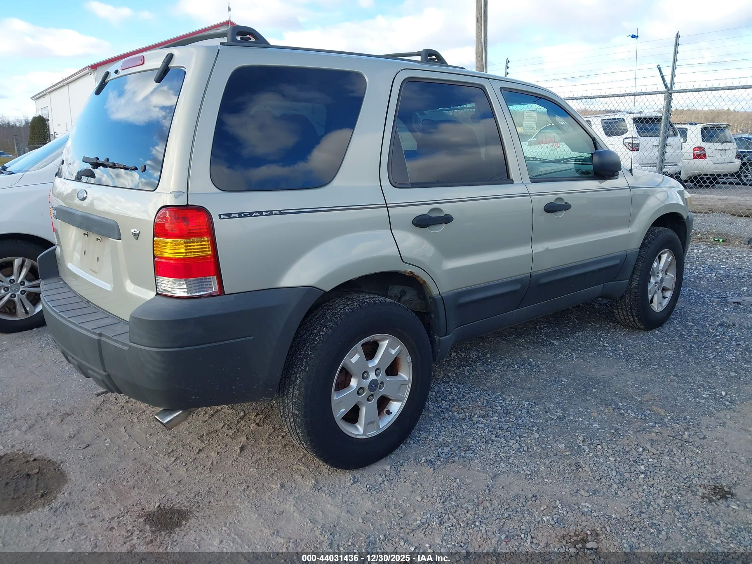 FORD ESCAPE image 4