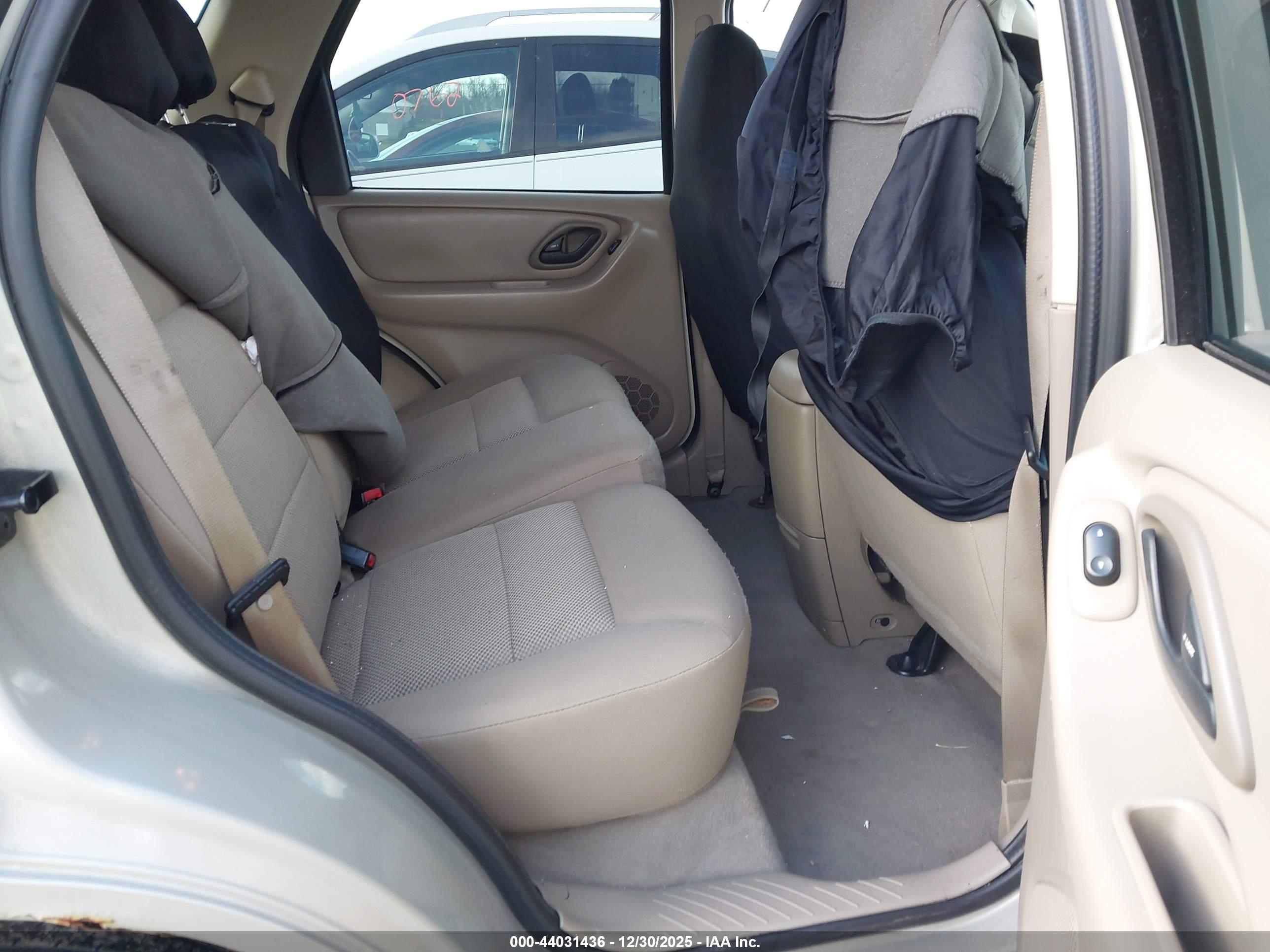 FORD ESCAPE image 8