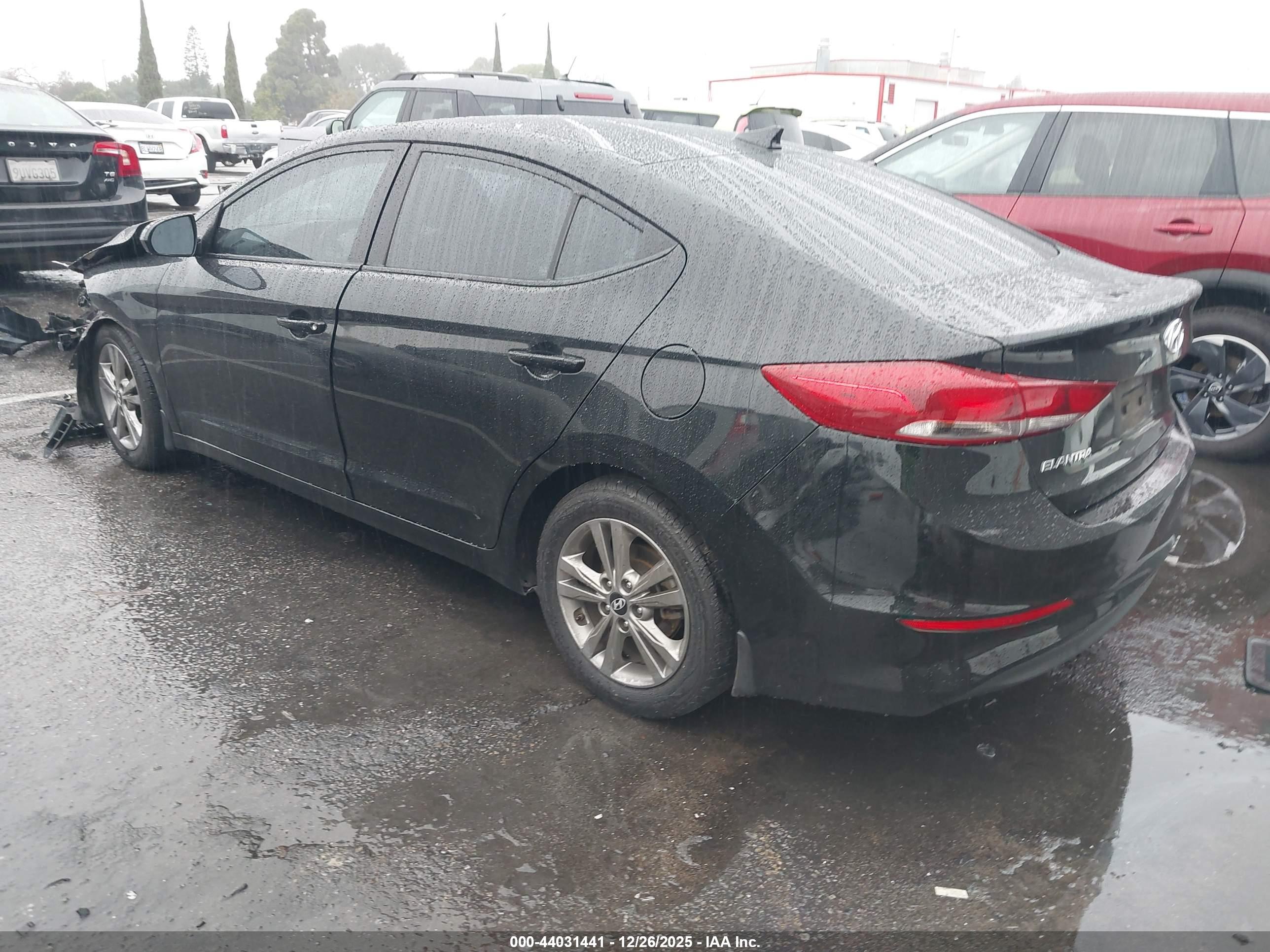 HYUNDAI ELANTRA image 3