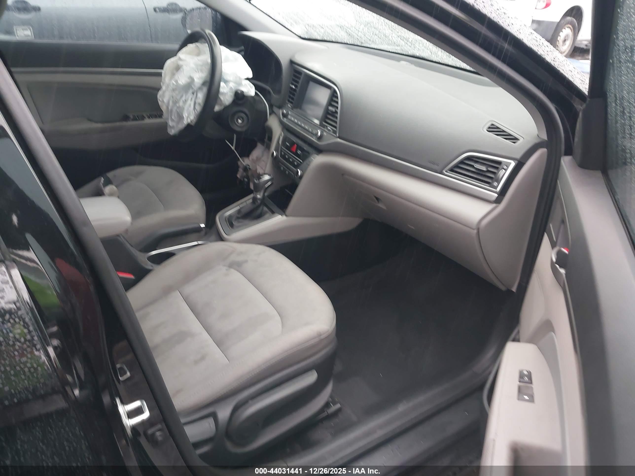 HYUNDAI ELANTRA image 5