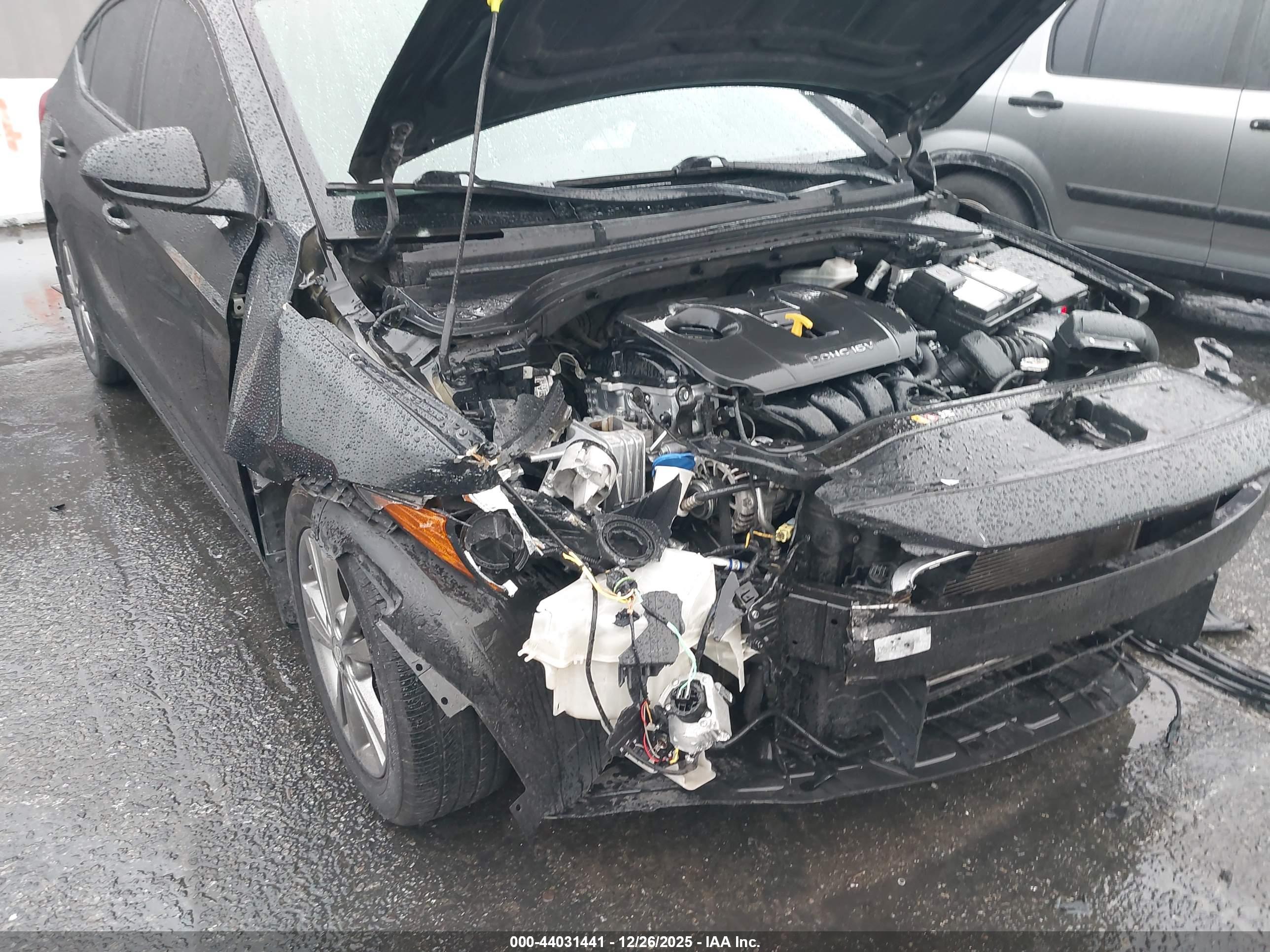 HYUNDAI ELANTRA image 6