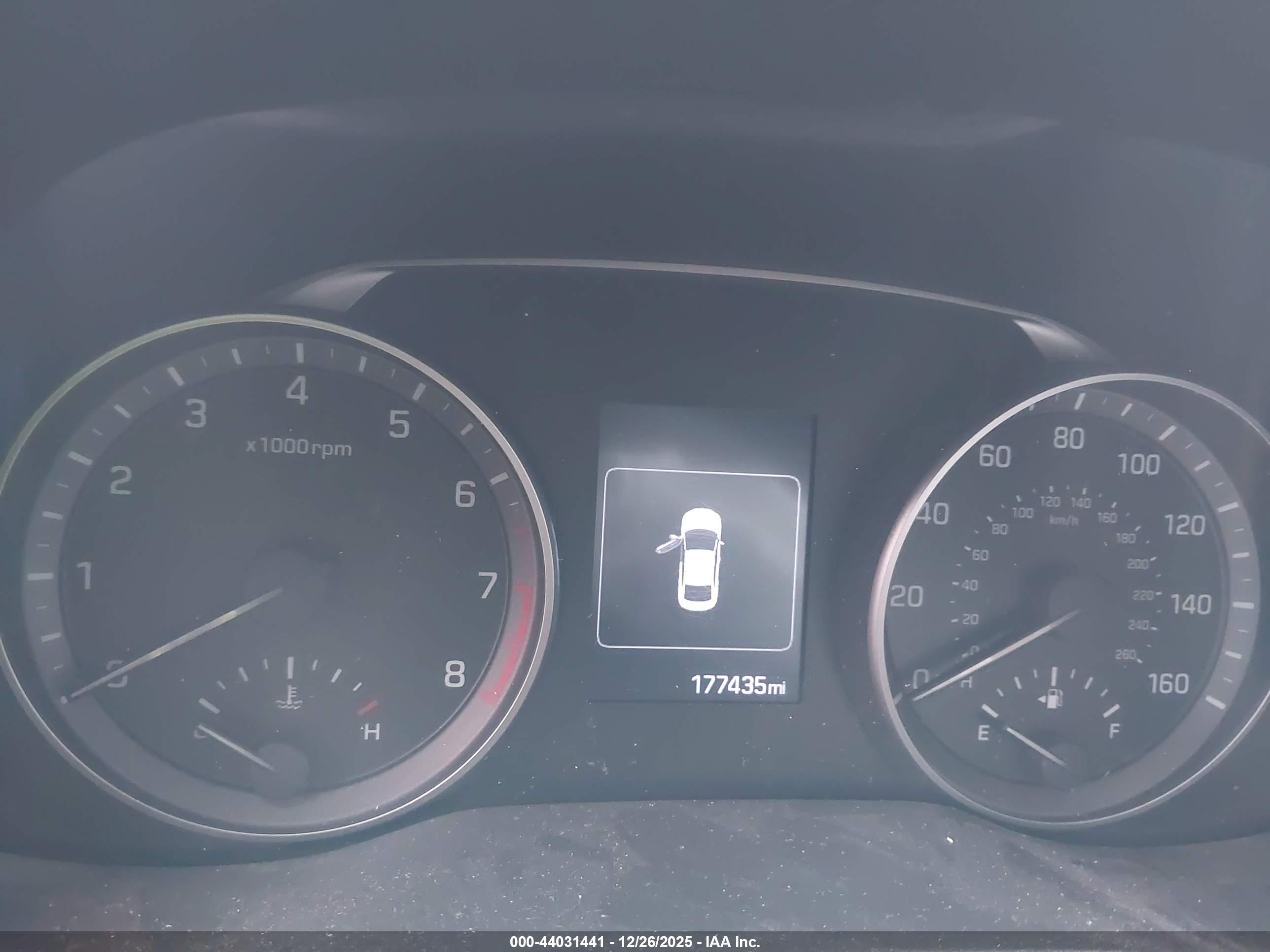 HYUNDAI ELANTRA image 7