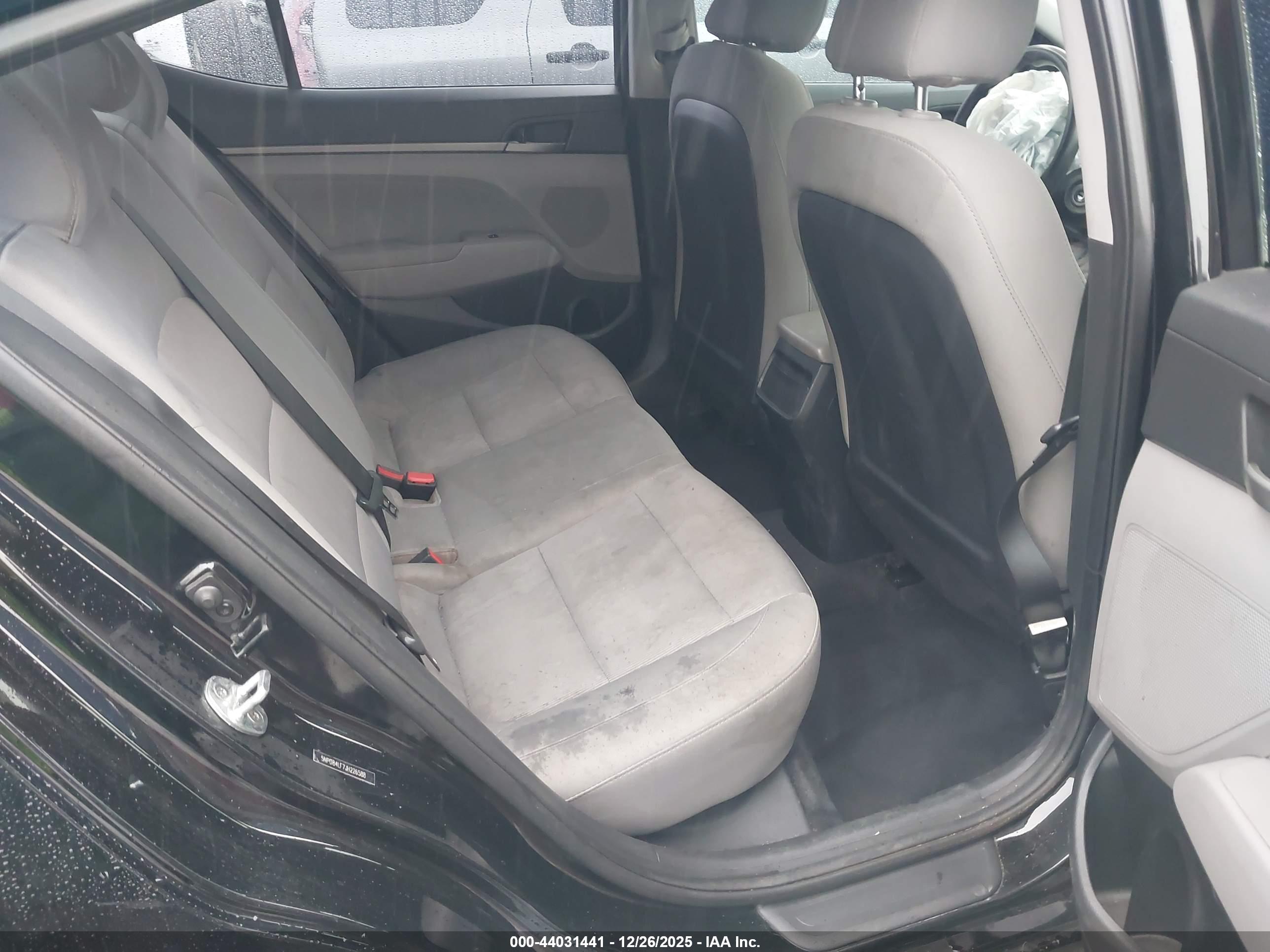HYUNDAI ELANTRA image 8