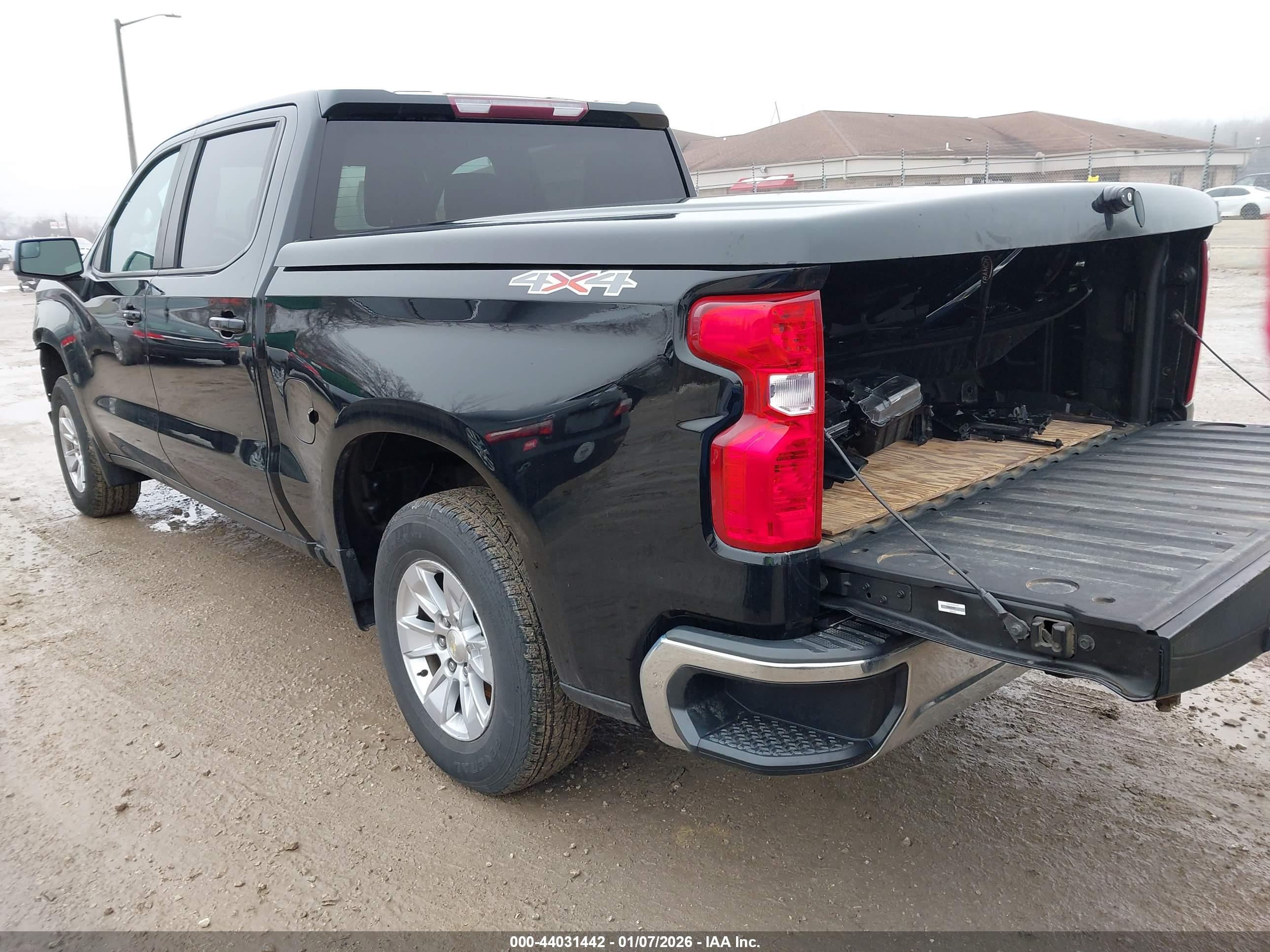 CHEVROLET SILVERADO image 3