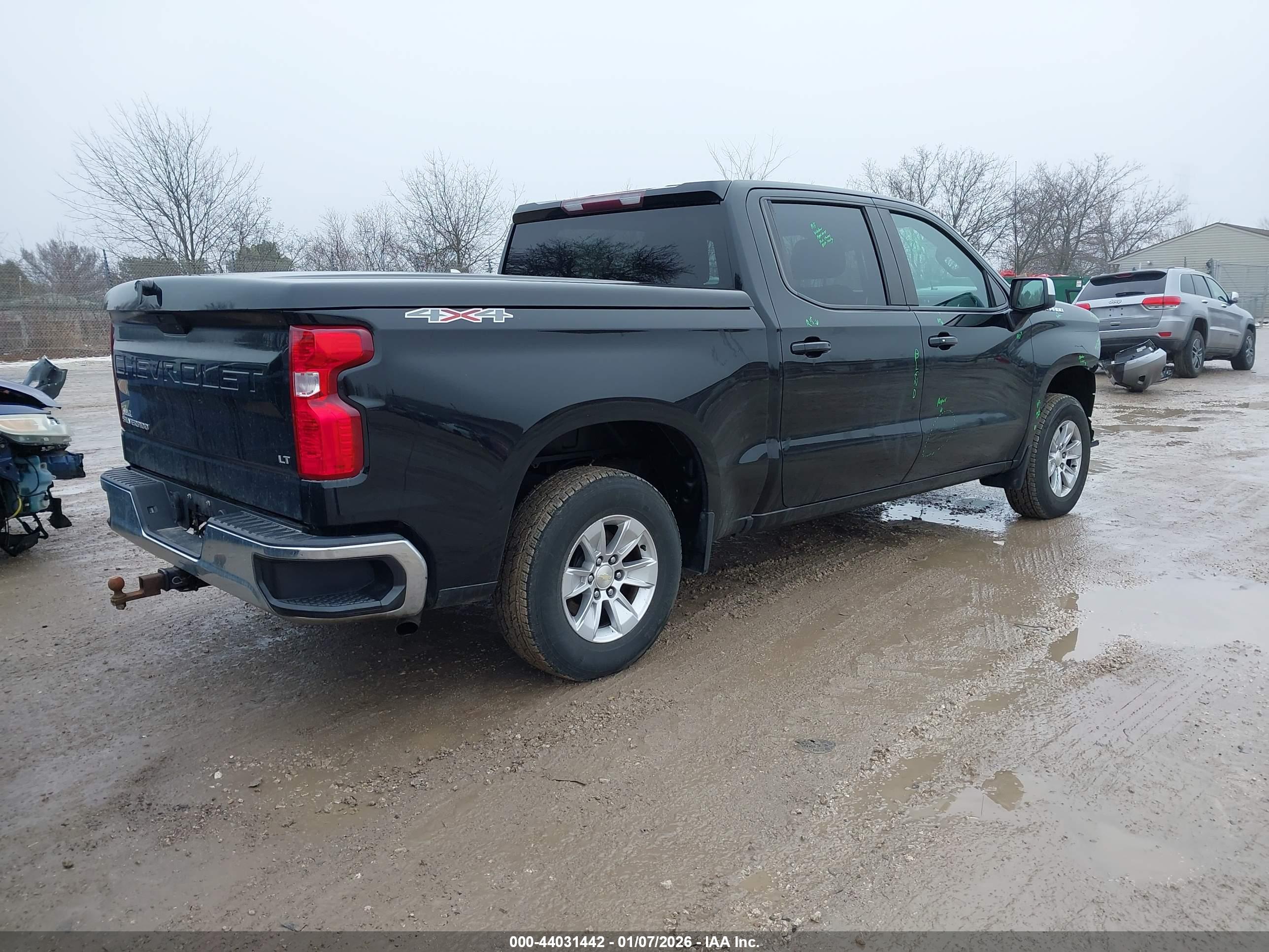 CHEVROLET SILVERADO image 4