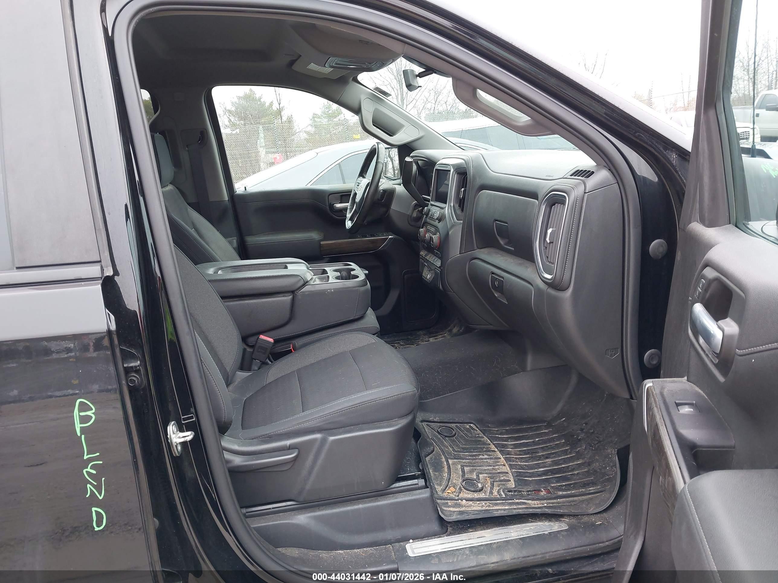 CHEVROLET SILVERADO image 5