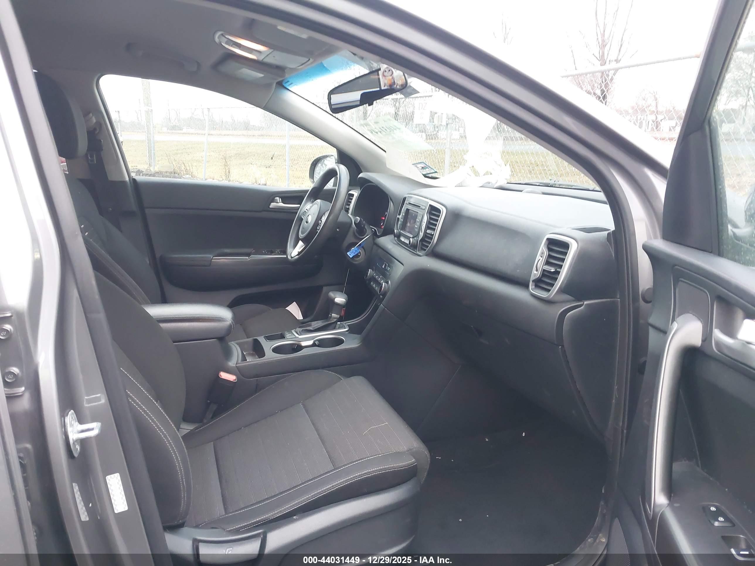 KIA SPORTAGE image 5