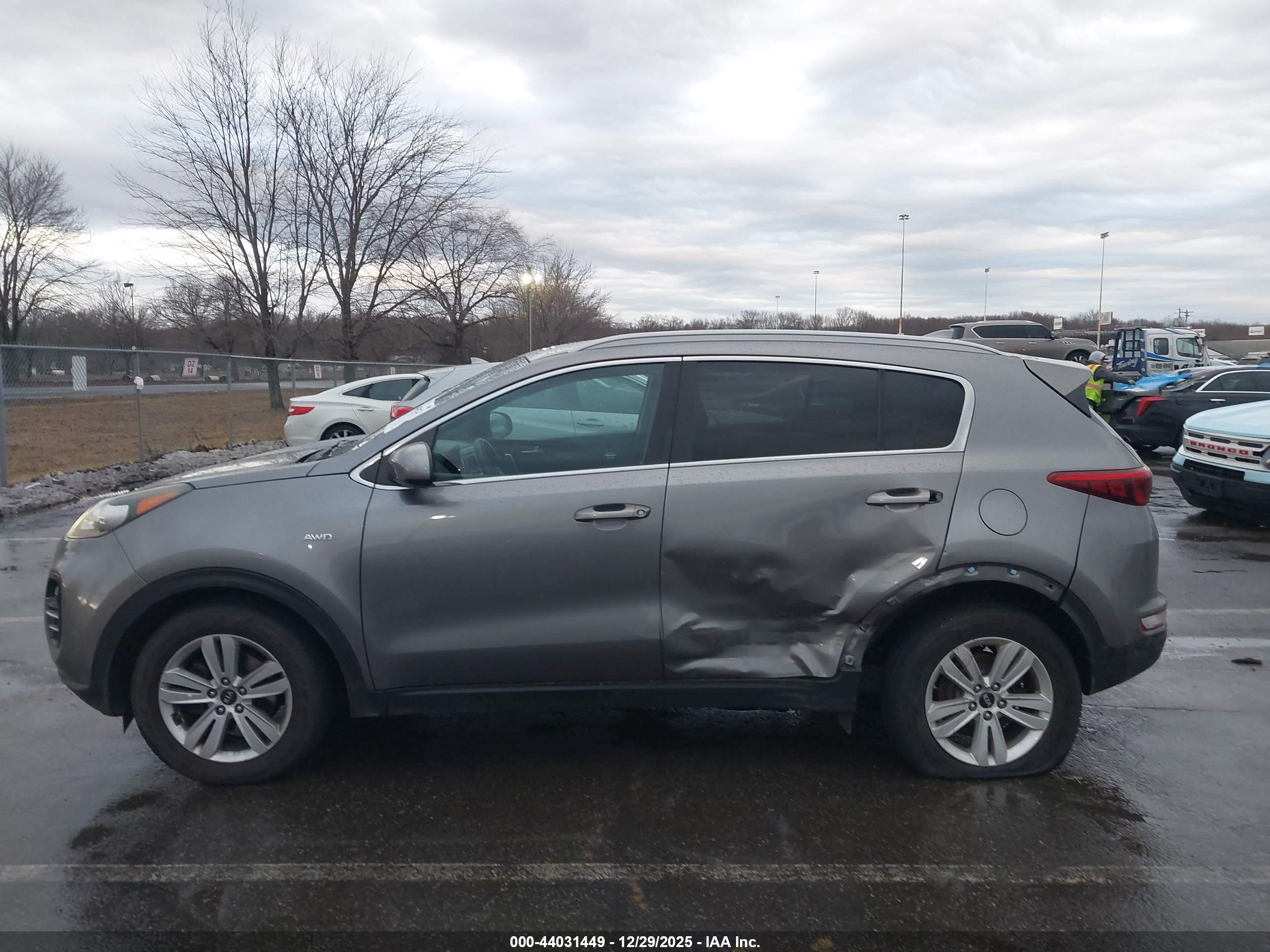 KIA SPORTAGE image 6