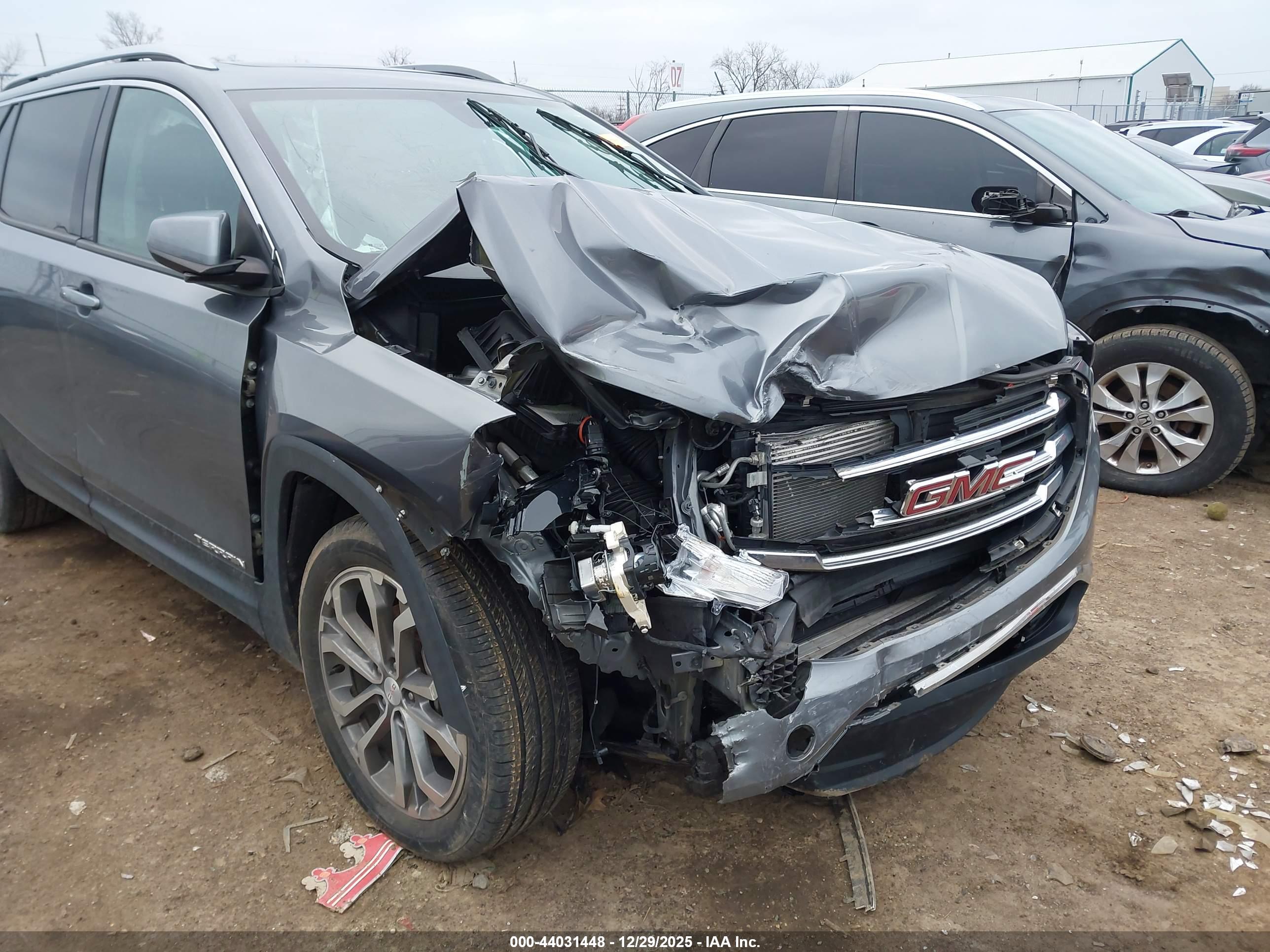 GMC TERRAIN image 6