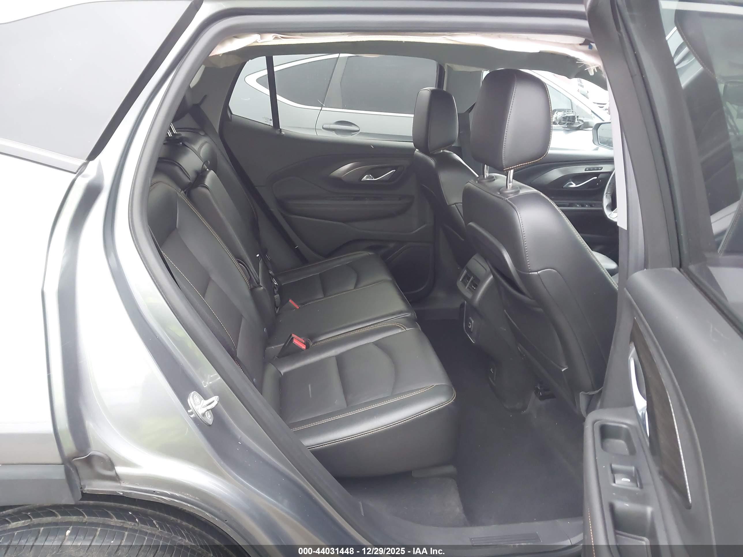 GMC TERRAIN image 8