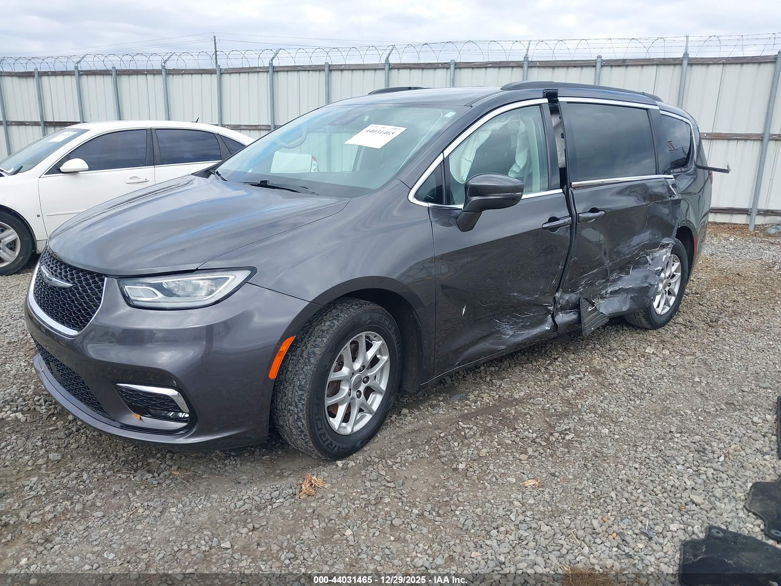 CHRYSLER PACIFICA image 2