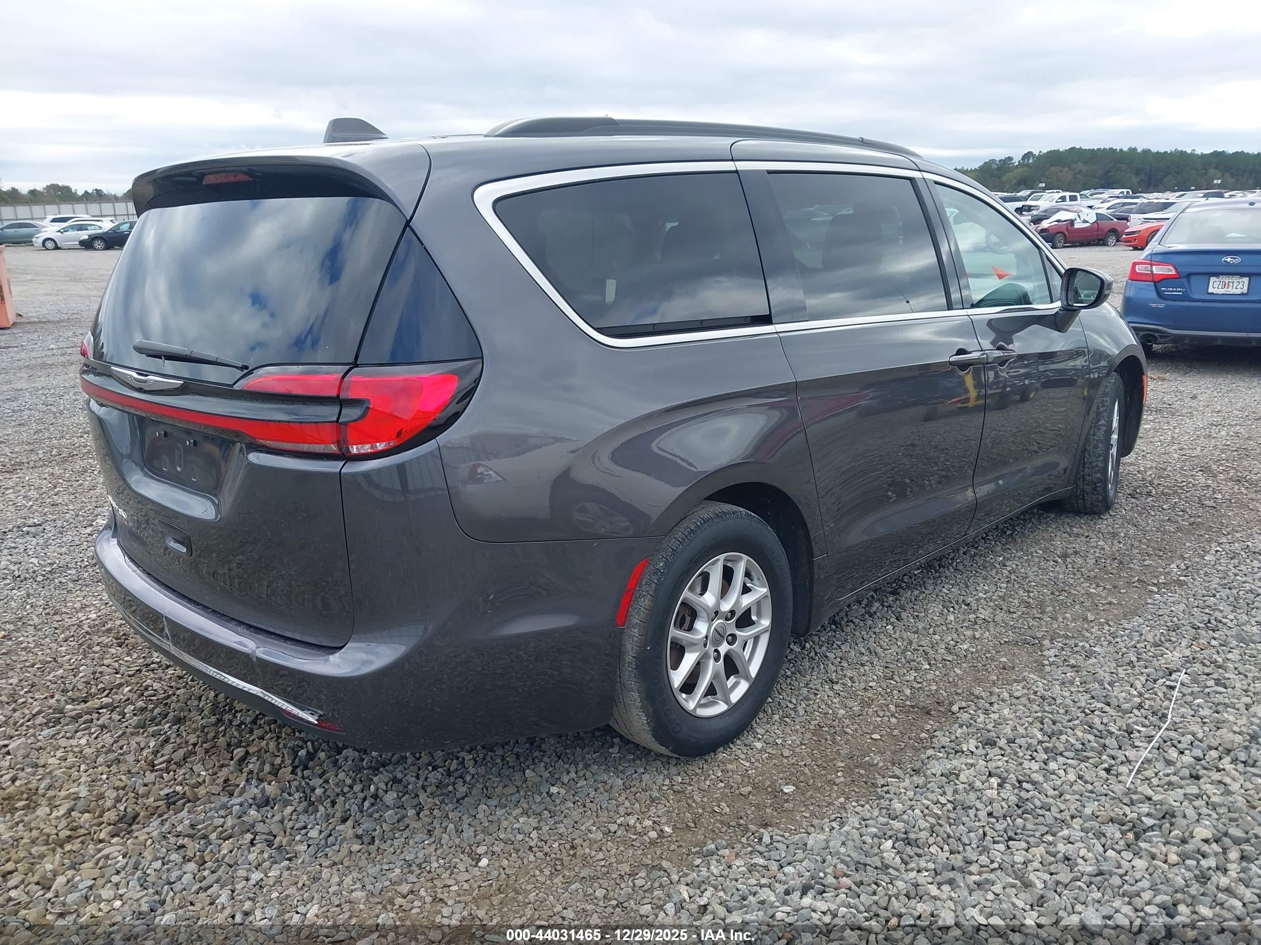 CHRYSLER PACIFICA image 4