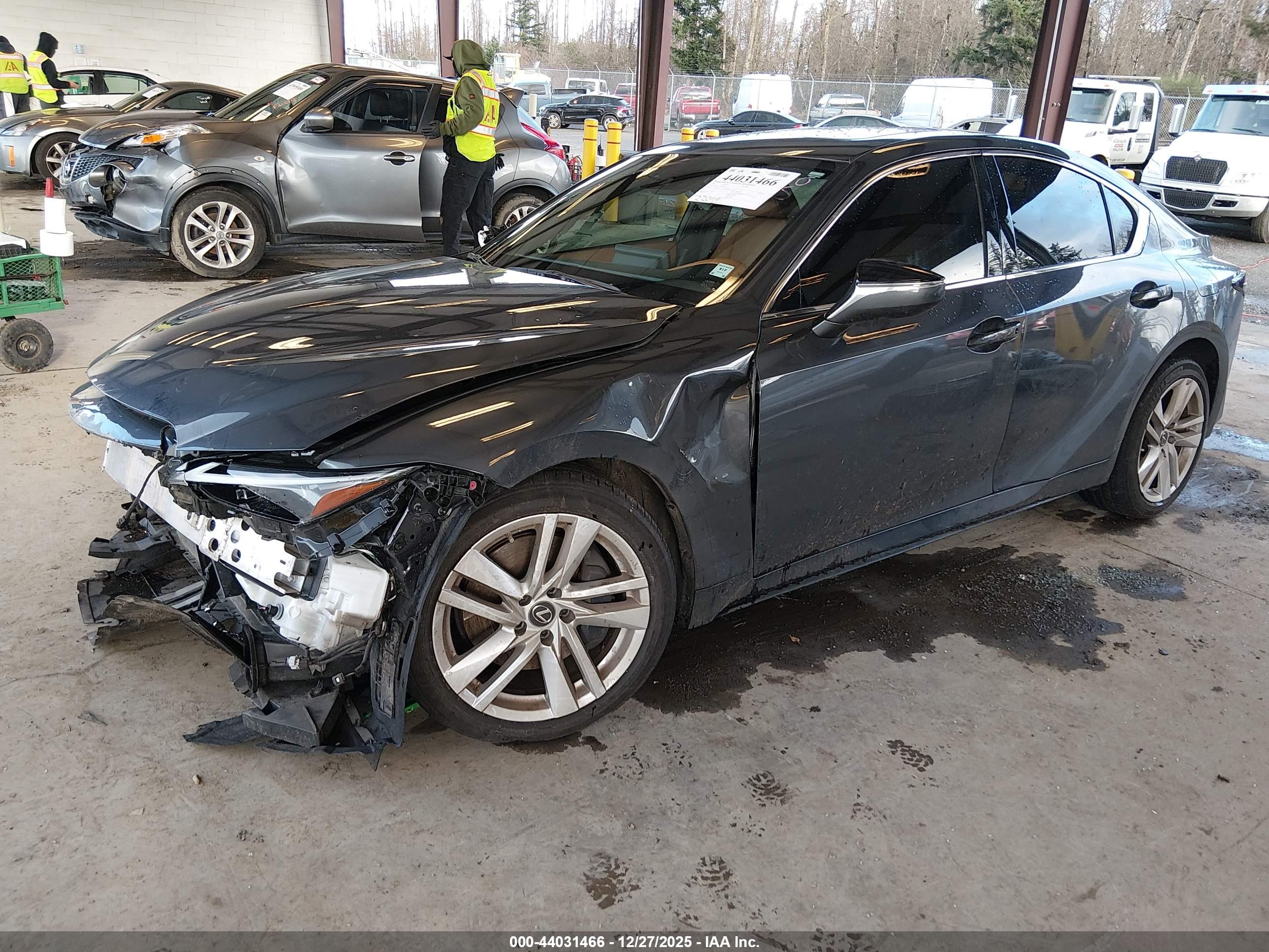 LEXUS IS image 2