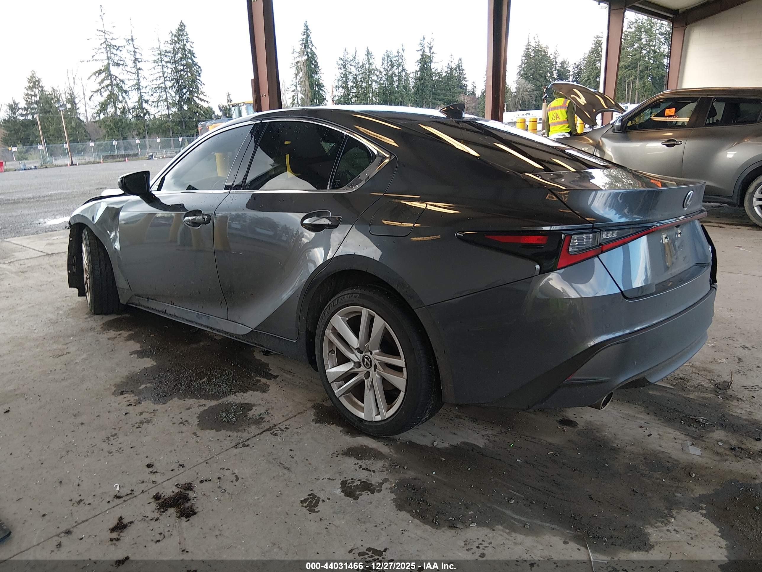 LEXUS IS image 3