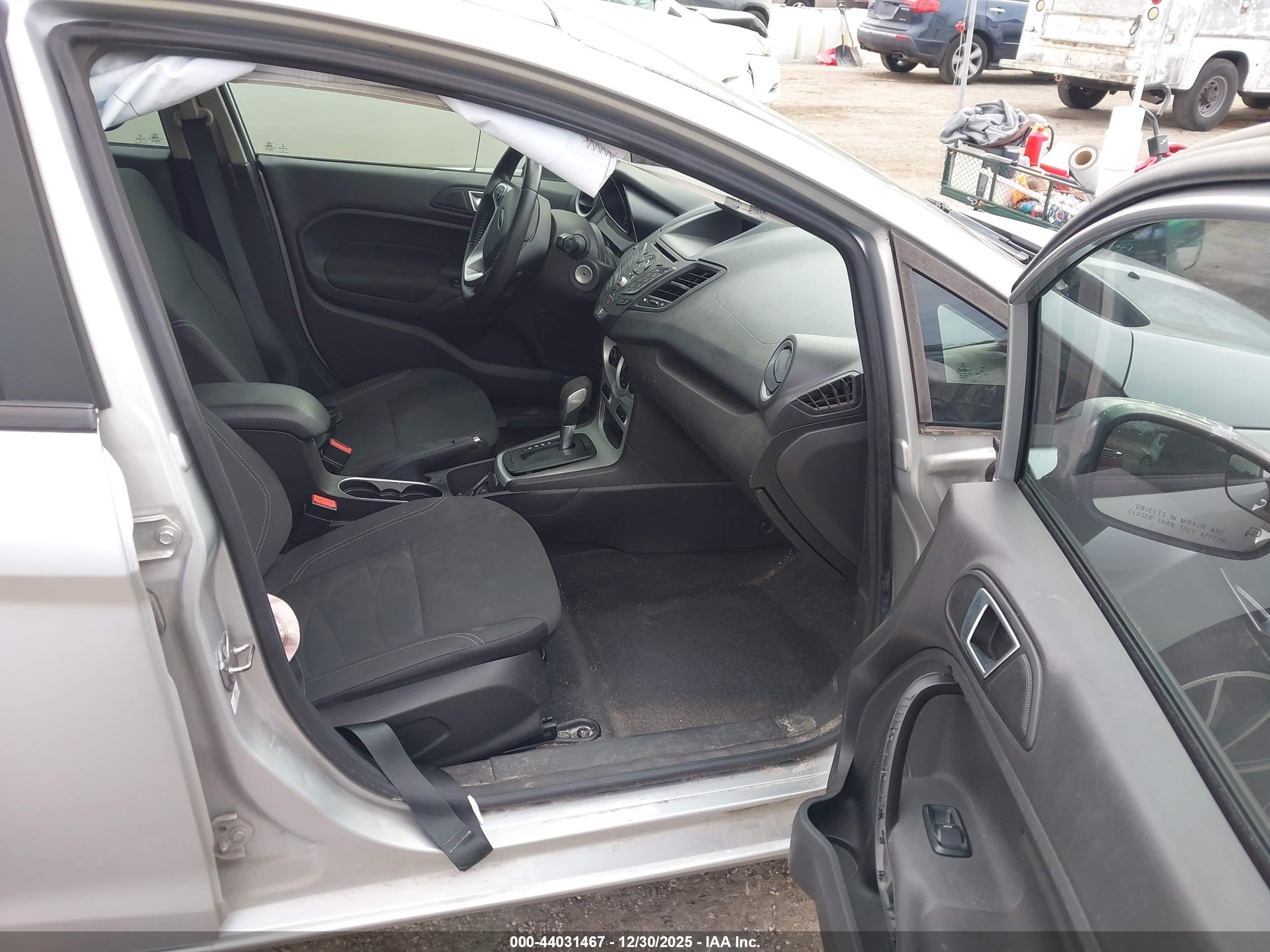 FORD FIESTA image 5
