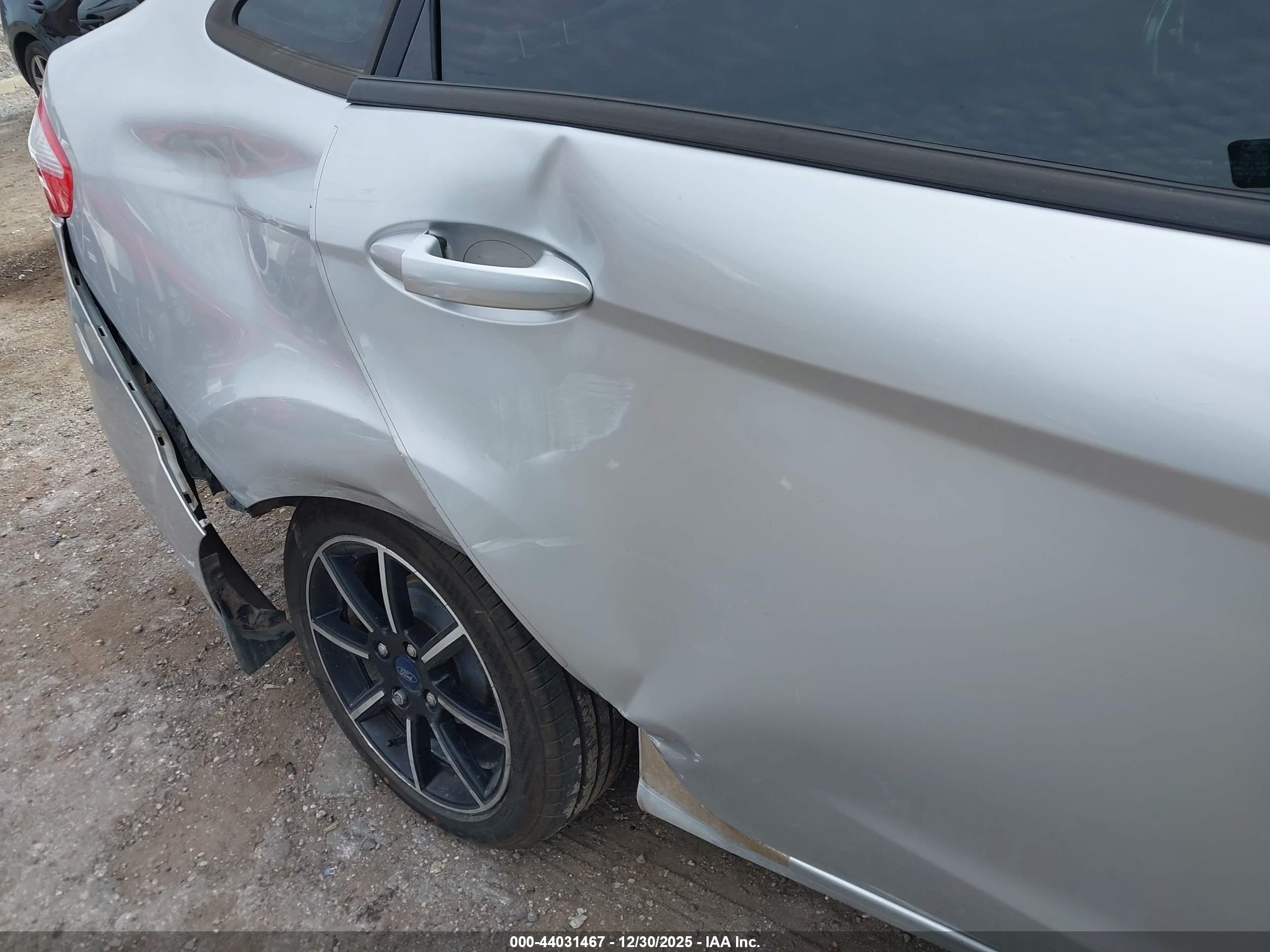 FORD FIESTA image 6