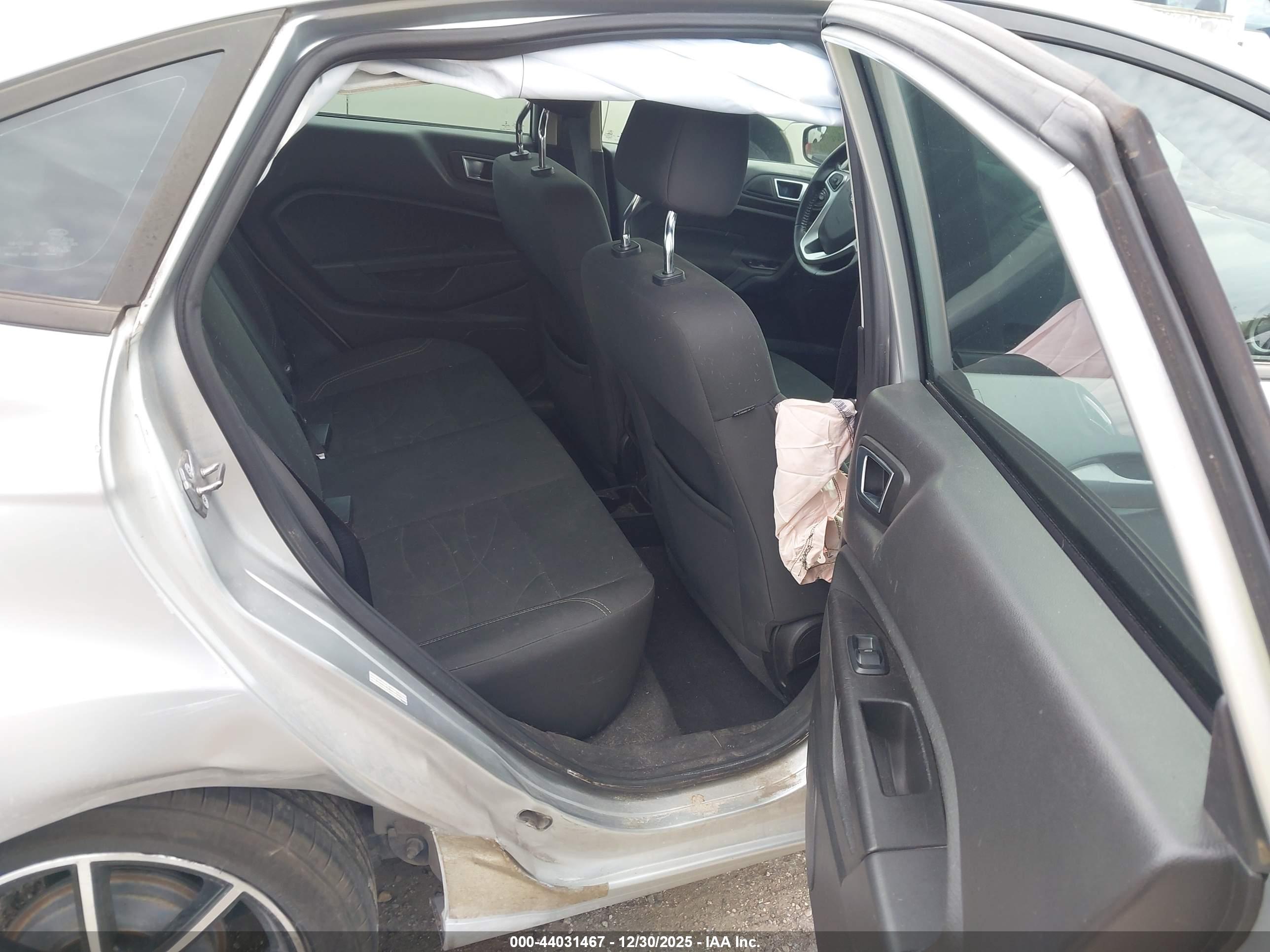 FORD FIESTA image 8