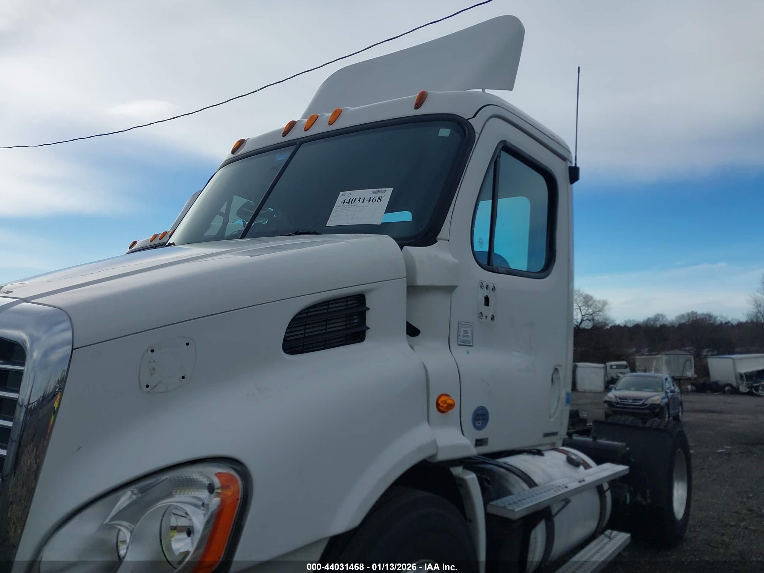 FREIGHTLINER CASCADIA image 2