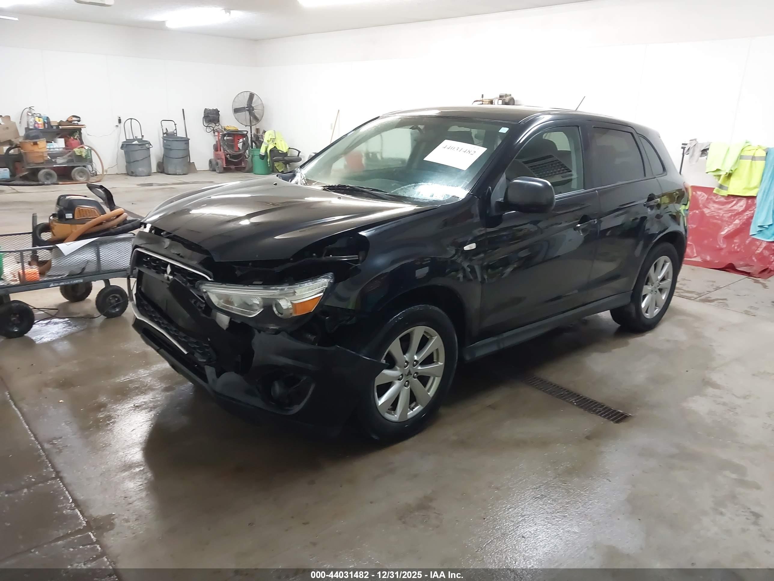 MITSUBISHI OUTLANDER image 2