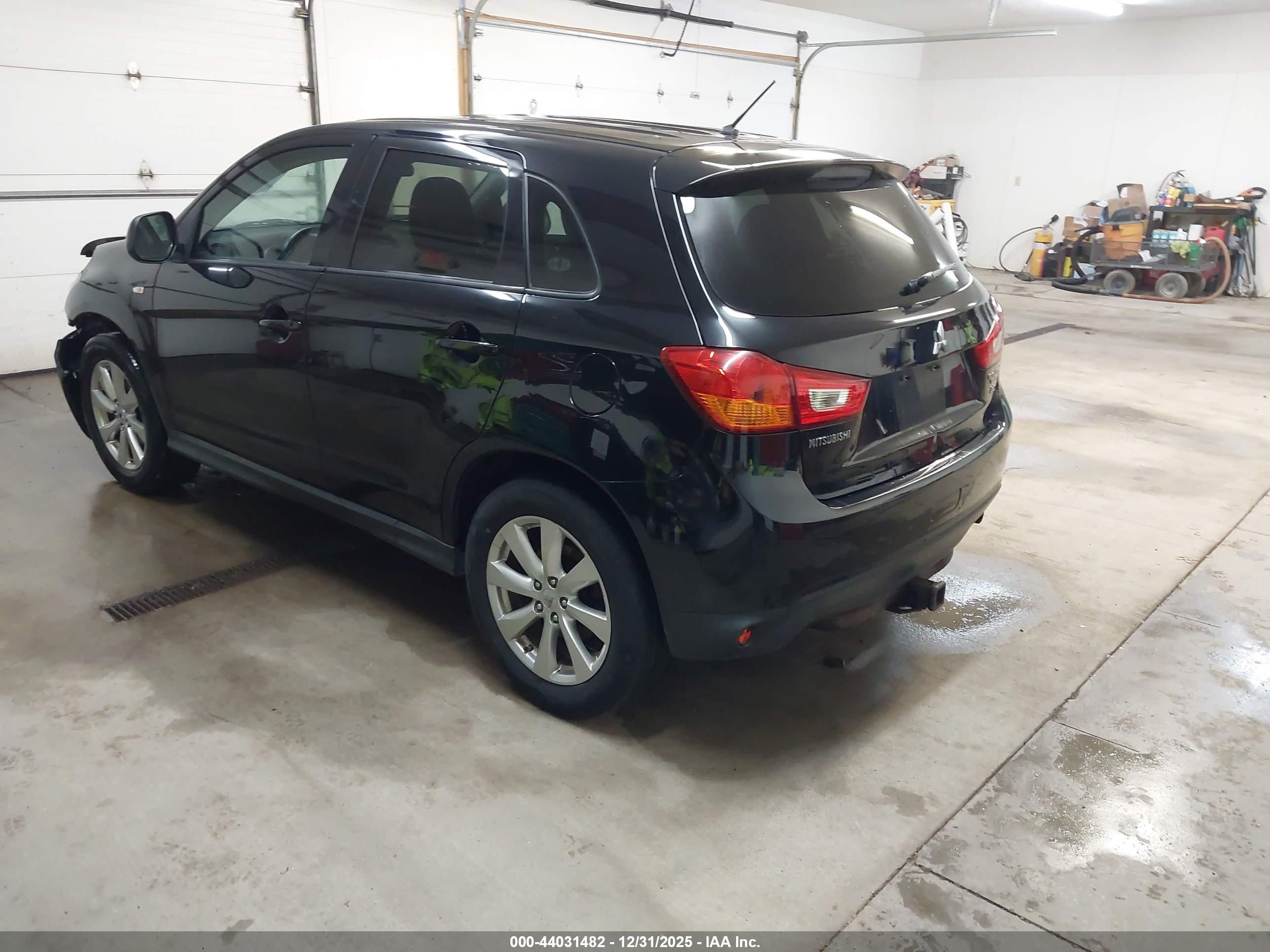 MITSUBISHI OUTLANDER image 3