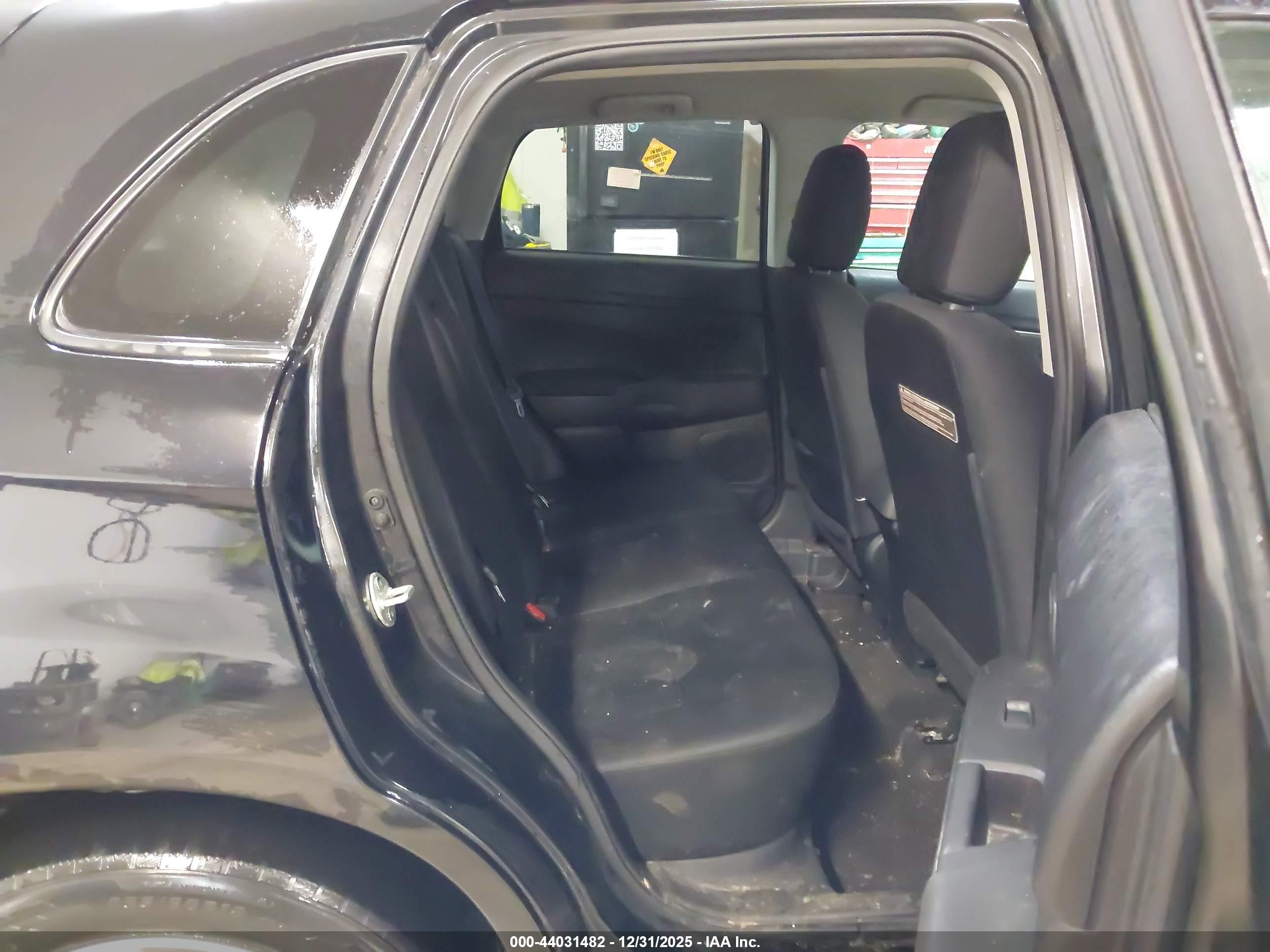MITSUBISHI OUTLANDER image 8