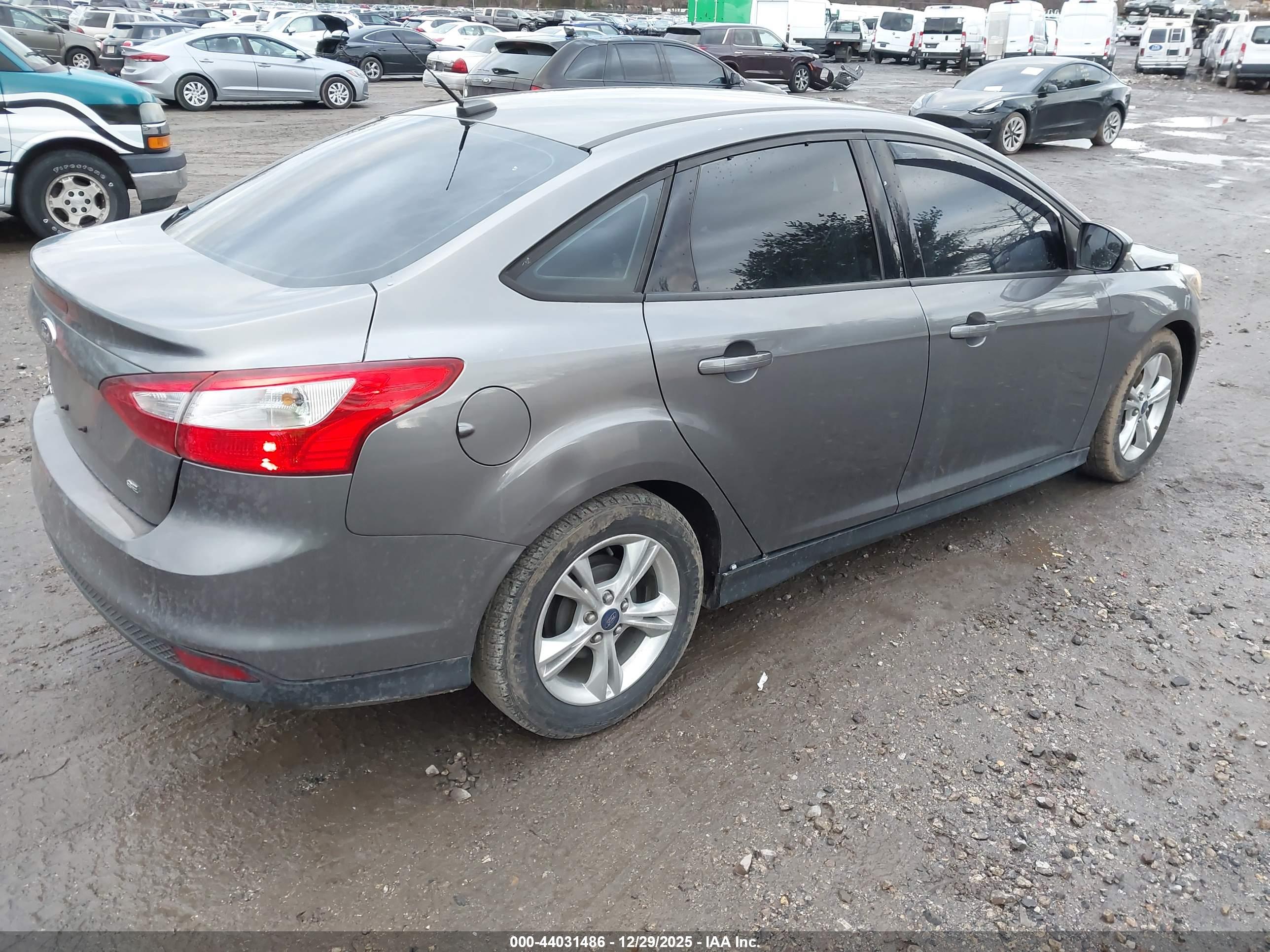 FORD FOCUS image 4