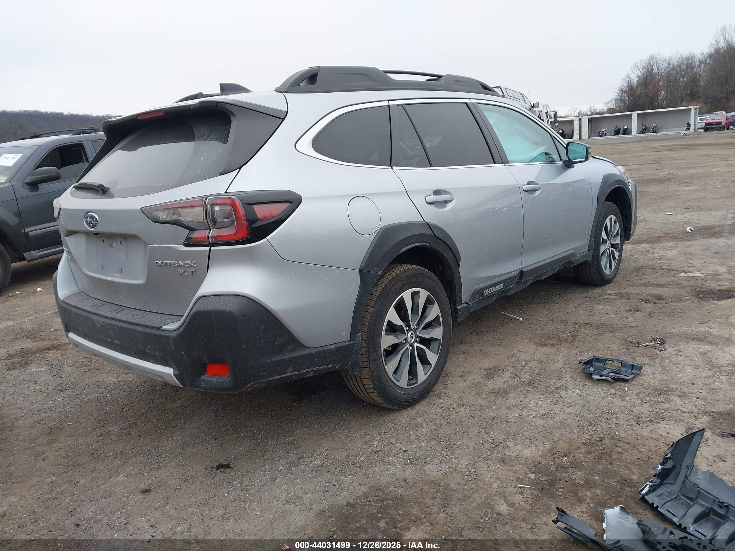 SUBARU OUTBACK image 4