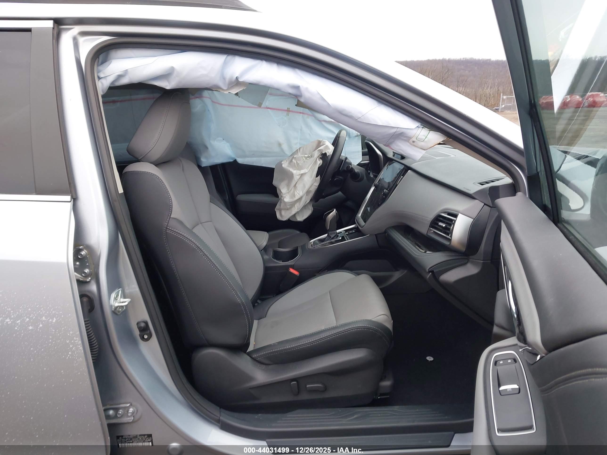 SUBARU OUTBACK image 5
