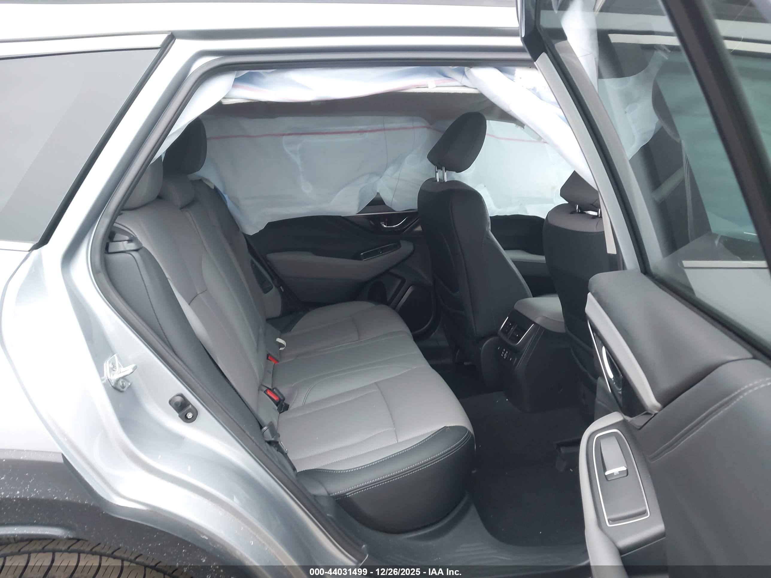 SUBARU OUTBACK image 8