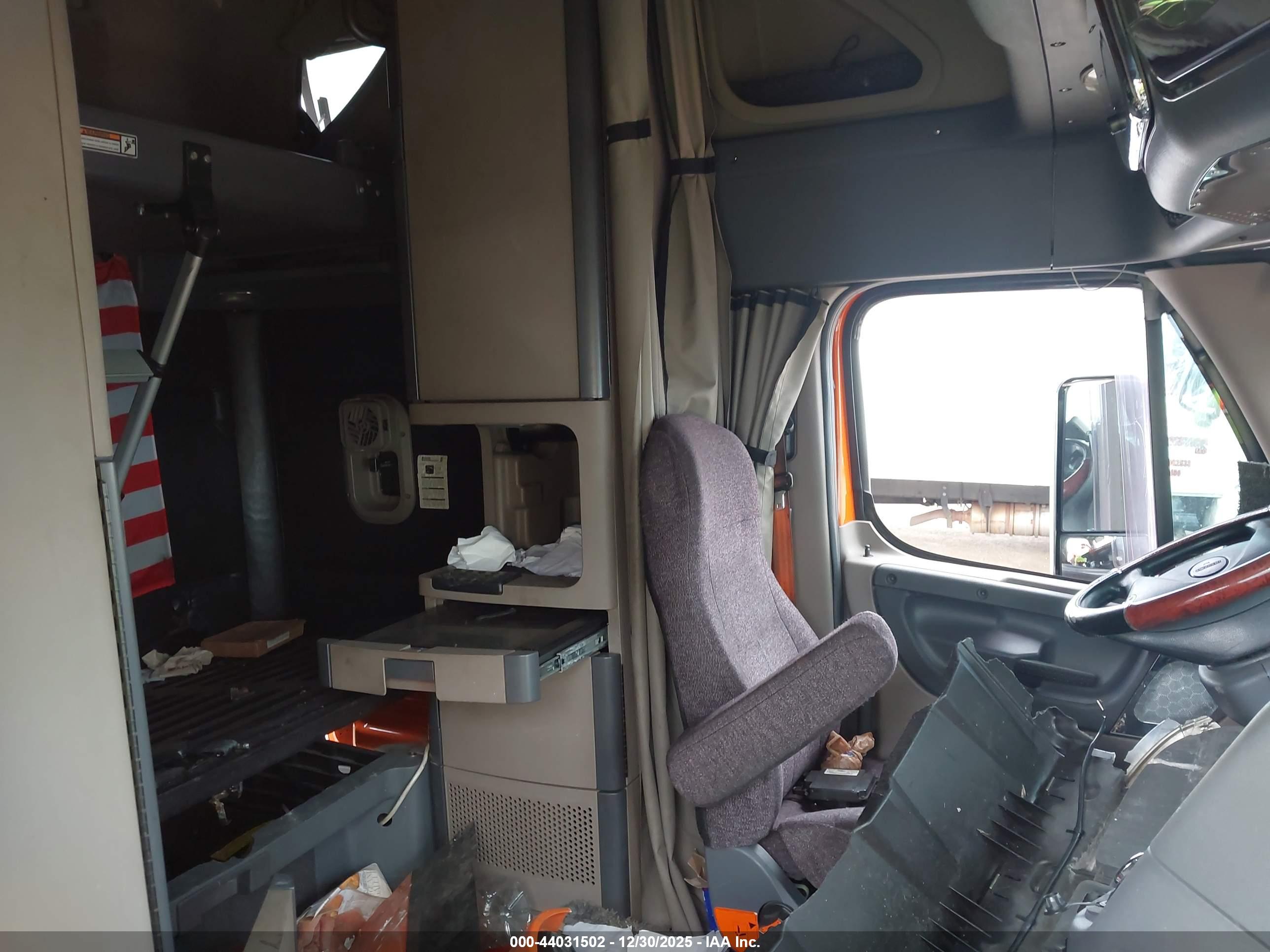 FREIGHTLINER CASCADIA image 7