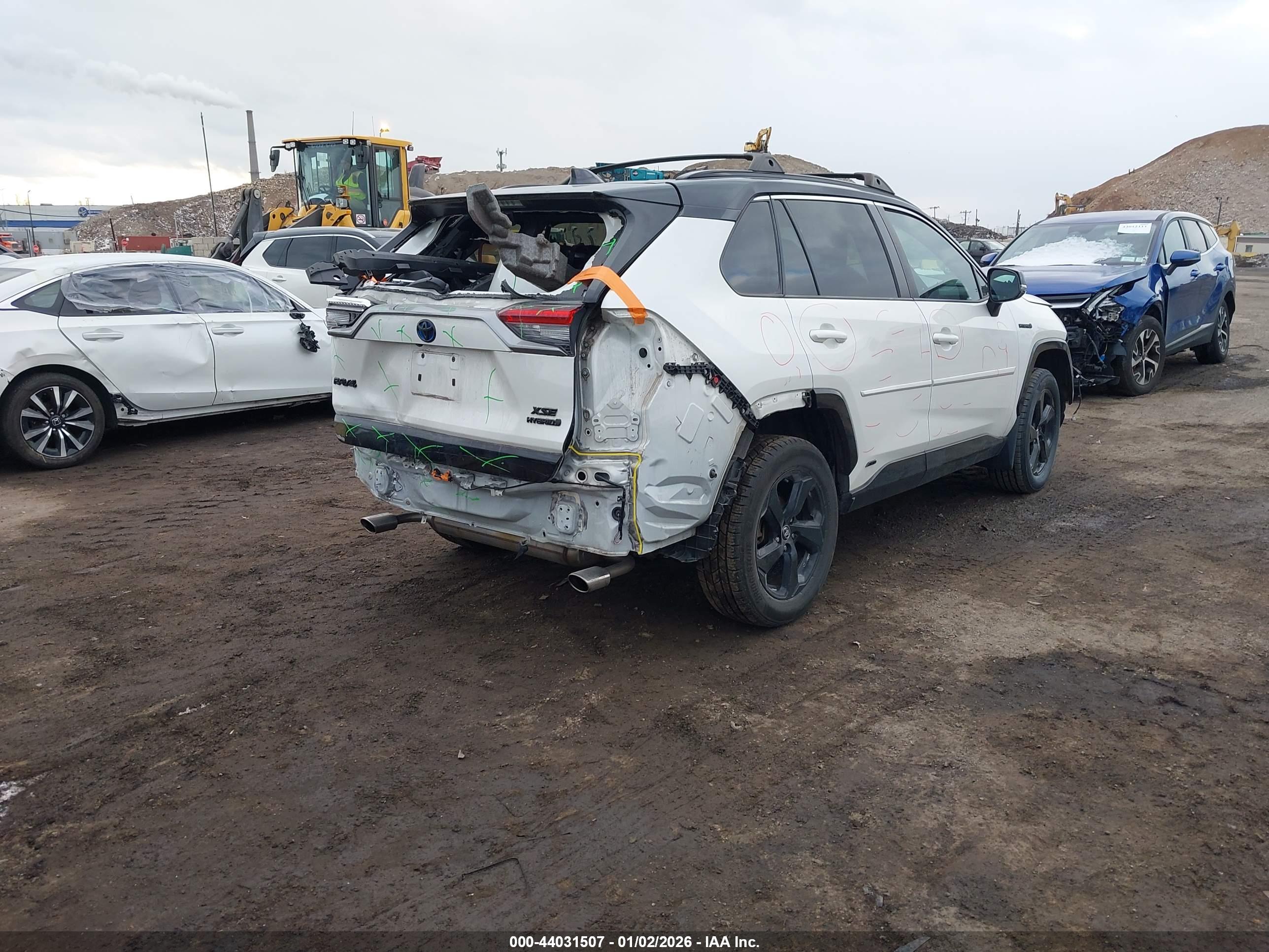TOYOTA RAV4 image 4