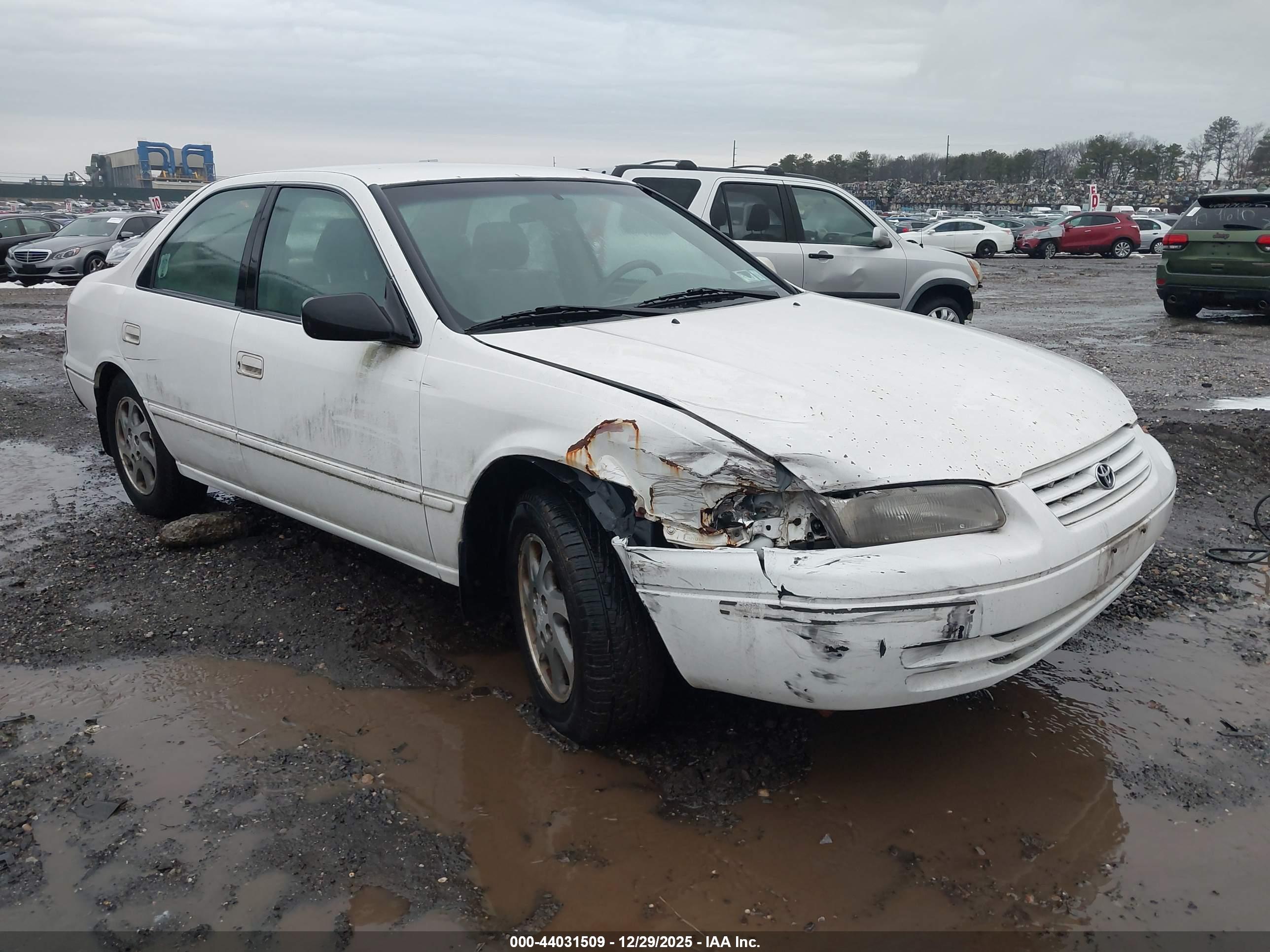 TOYOTA CAMRY image 6