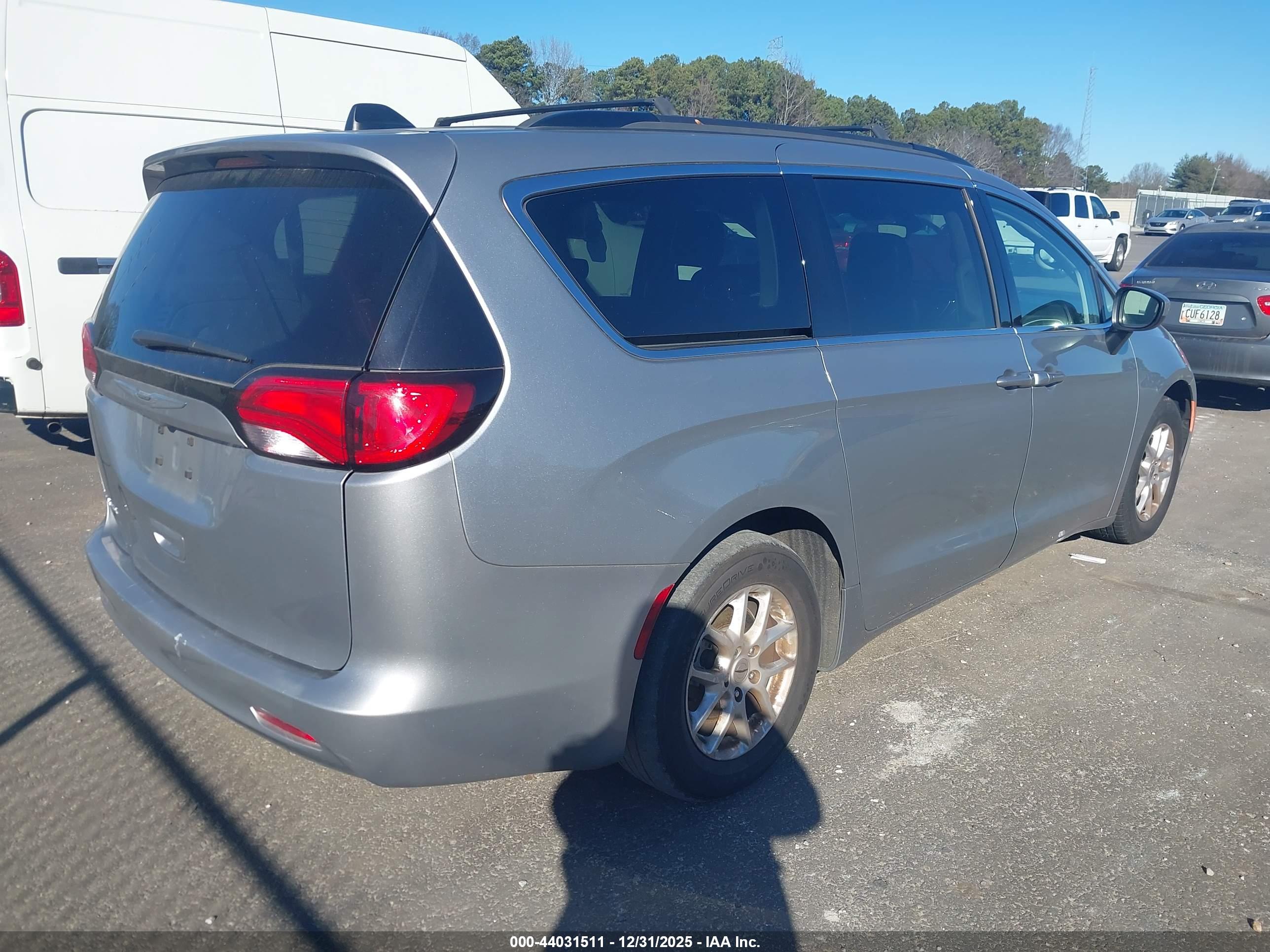 CHRYSLER VOYAGER image 4