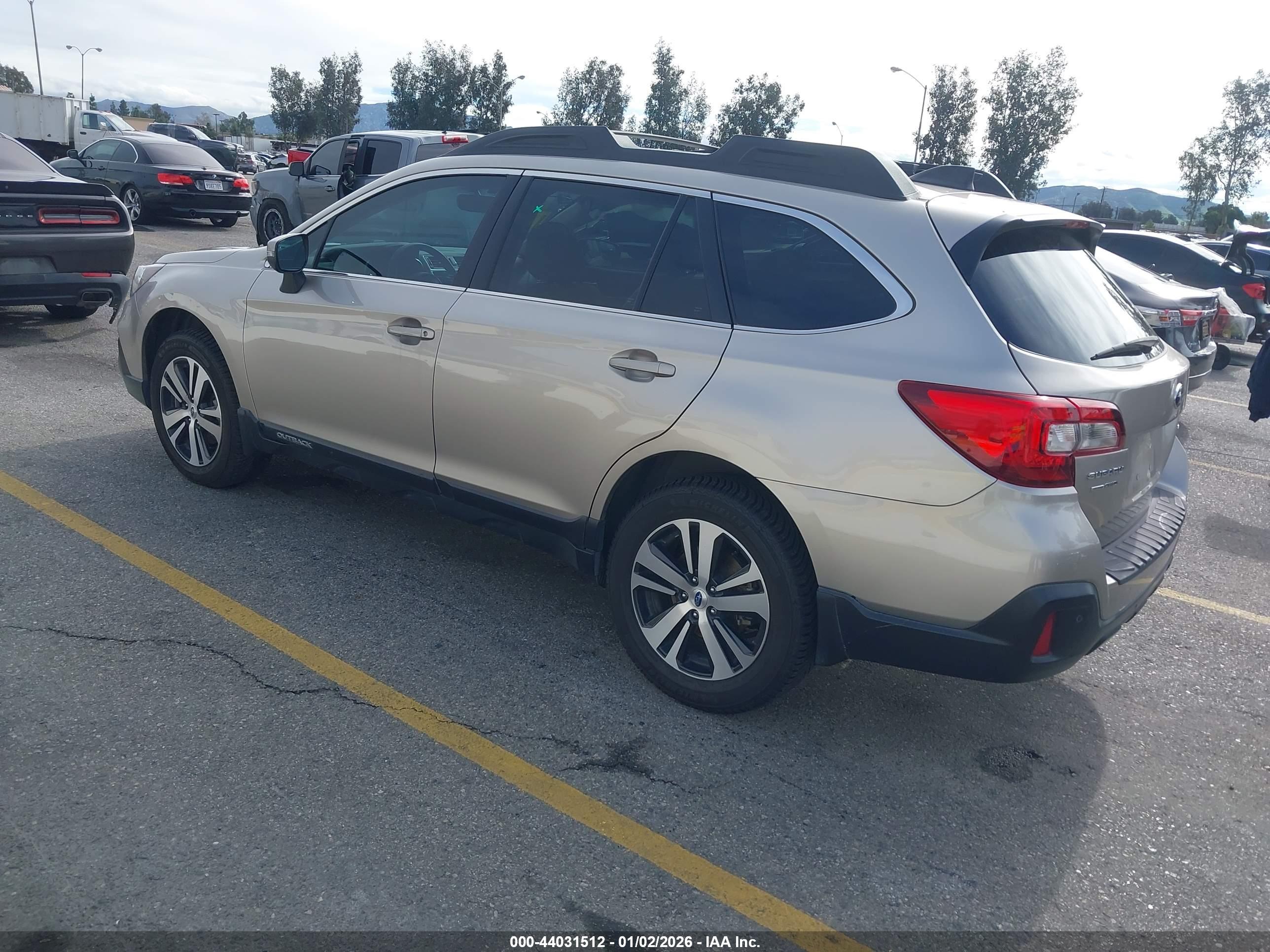 SUBARU OUTBACK image 3