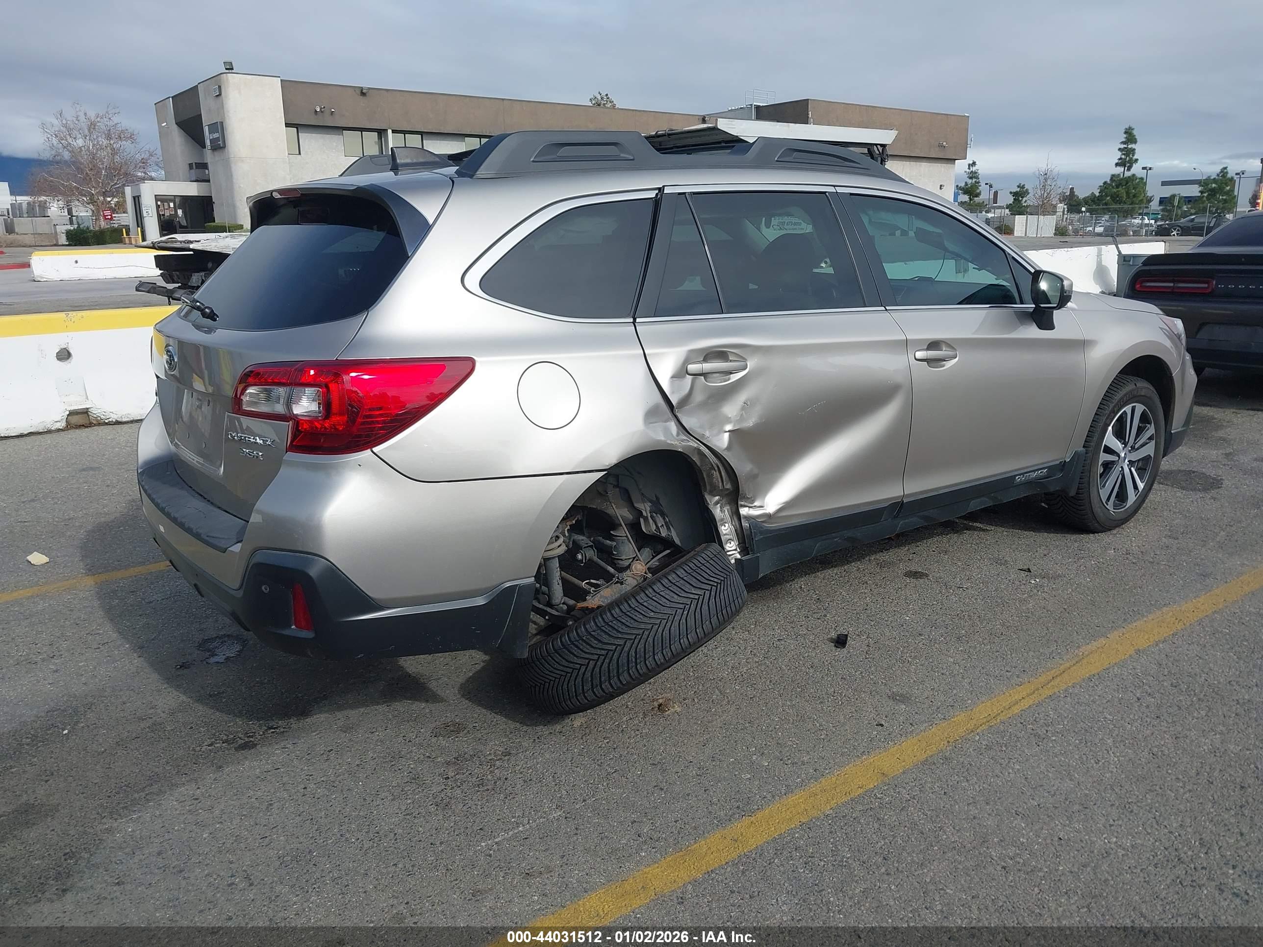 SUBARU OUTBACK image 4