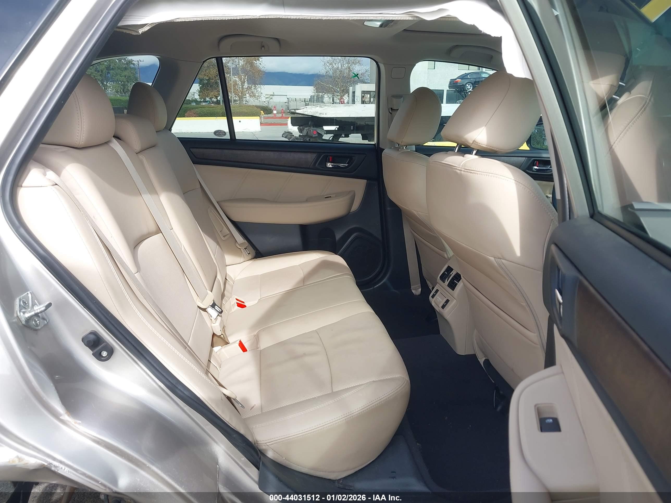 SUBARU OUTBACK image 8