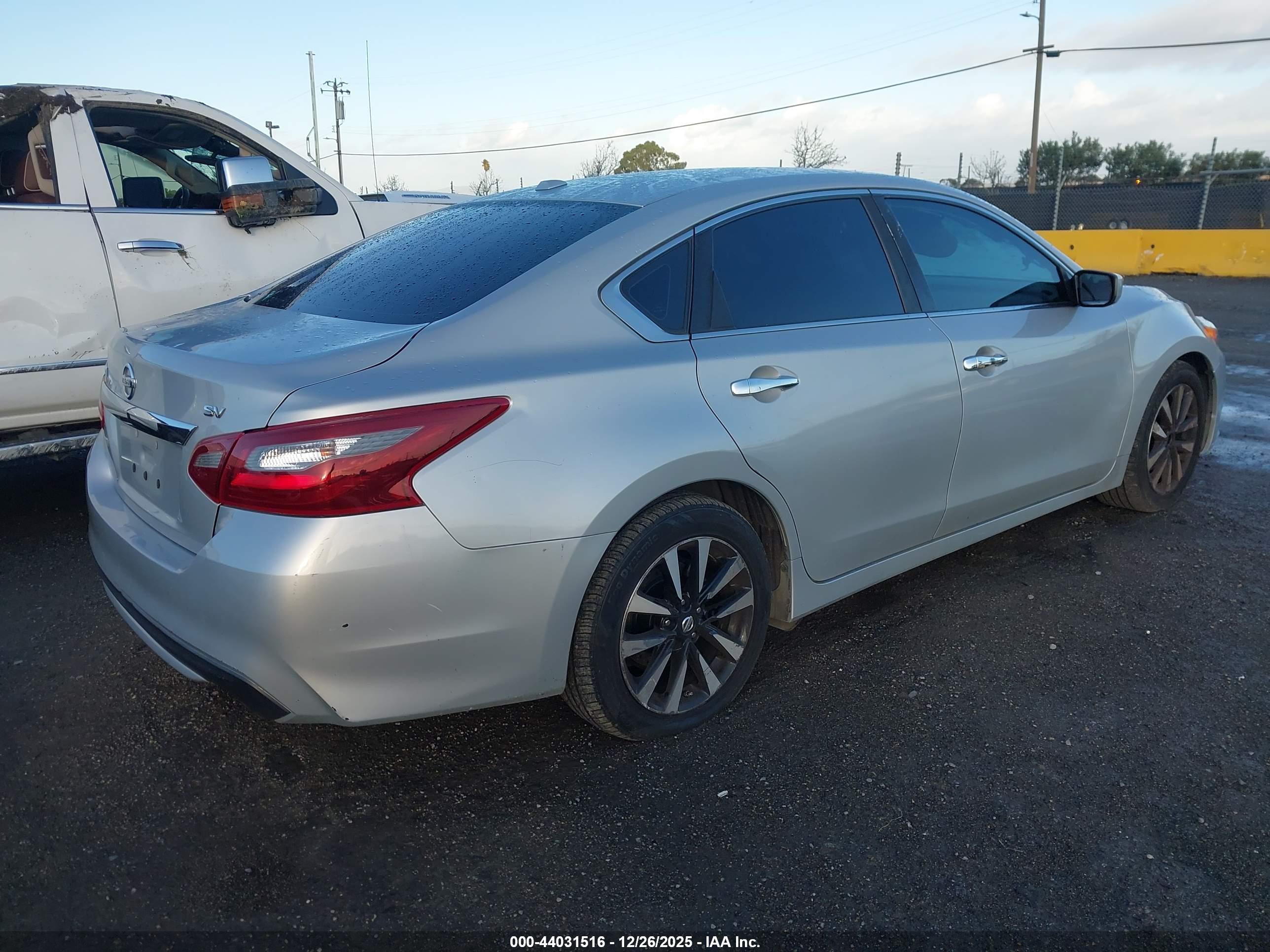 NISSAN ALTIMA image 4