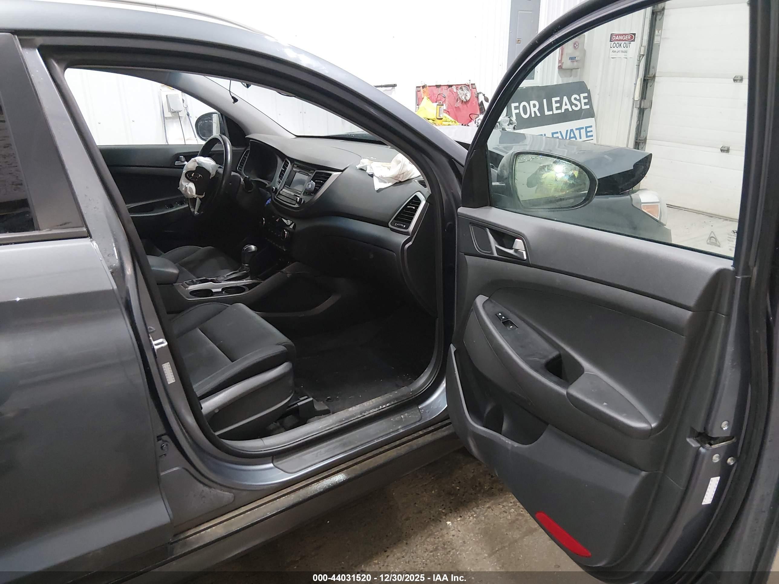 HYUNDAI TUCSON image 5