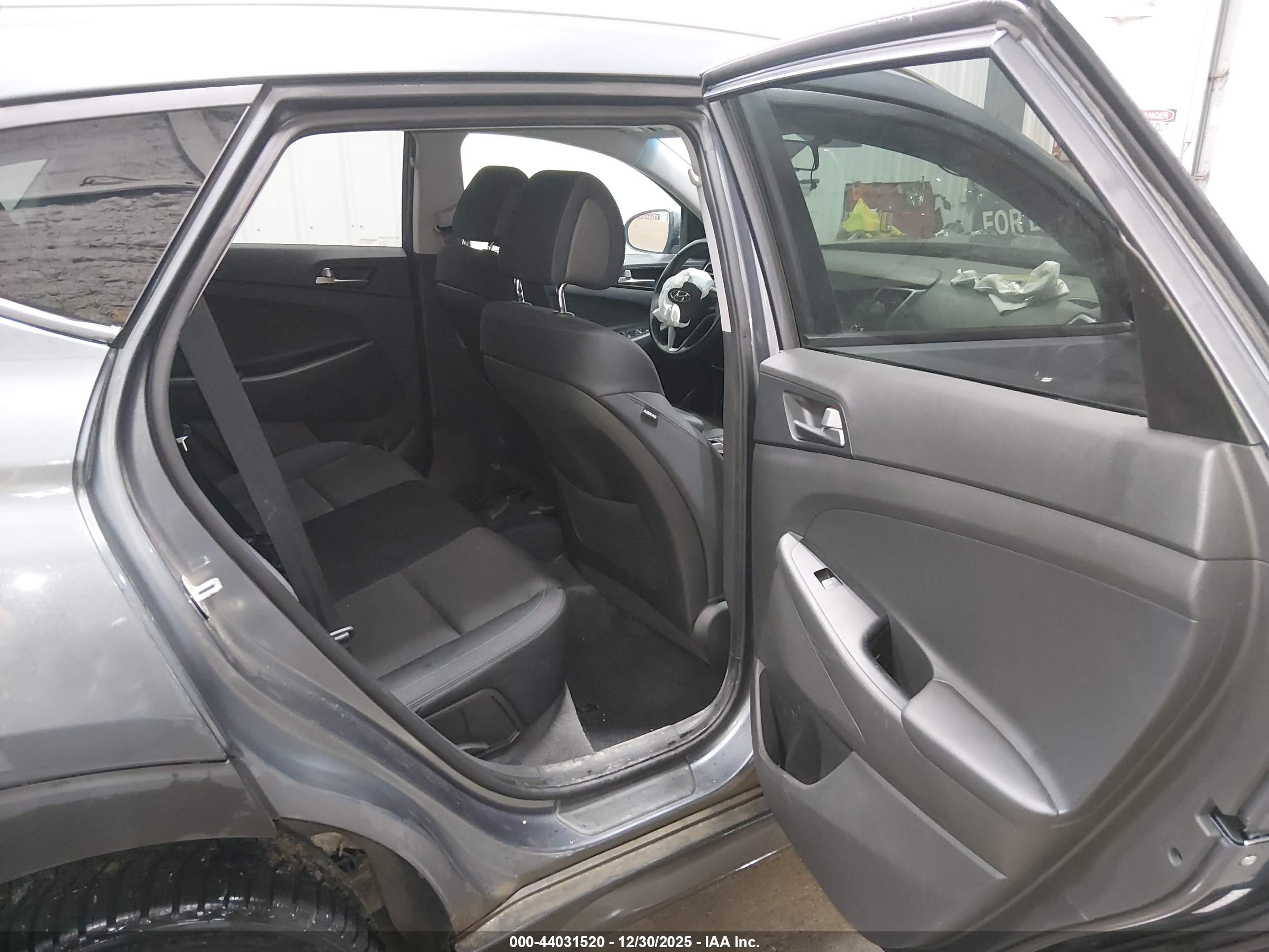 HYUNDAI TUCSON image 8