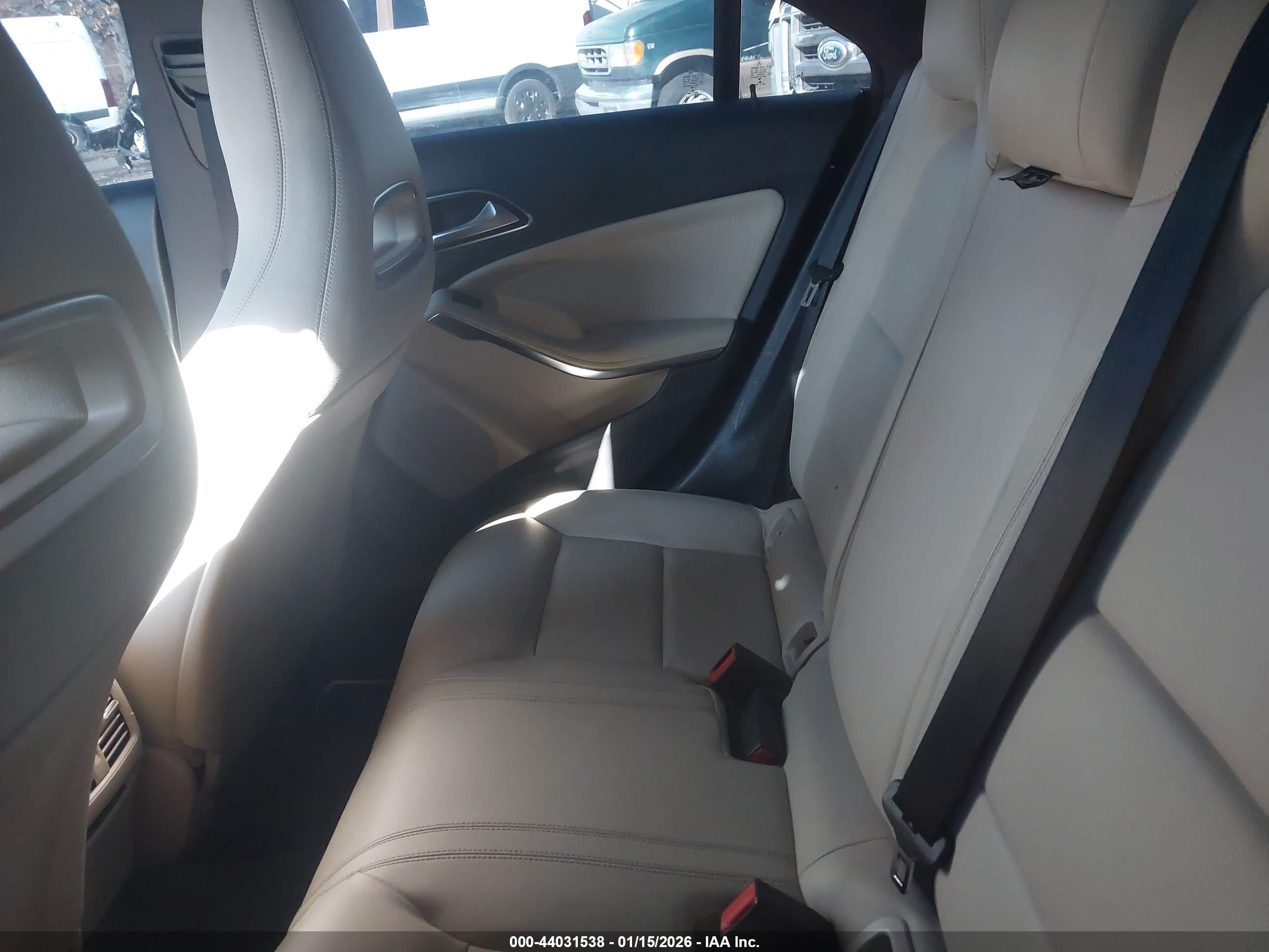 MERCEDES-BENZ CLA image 8