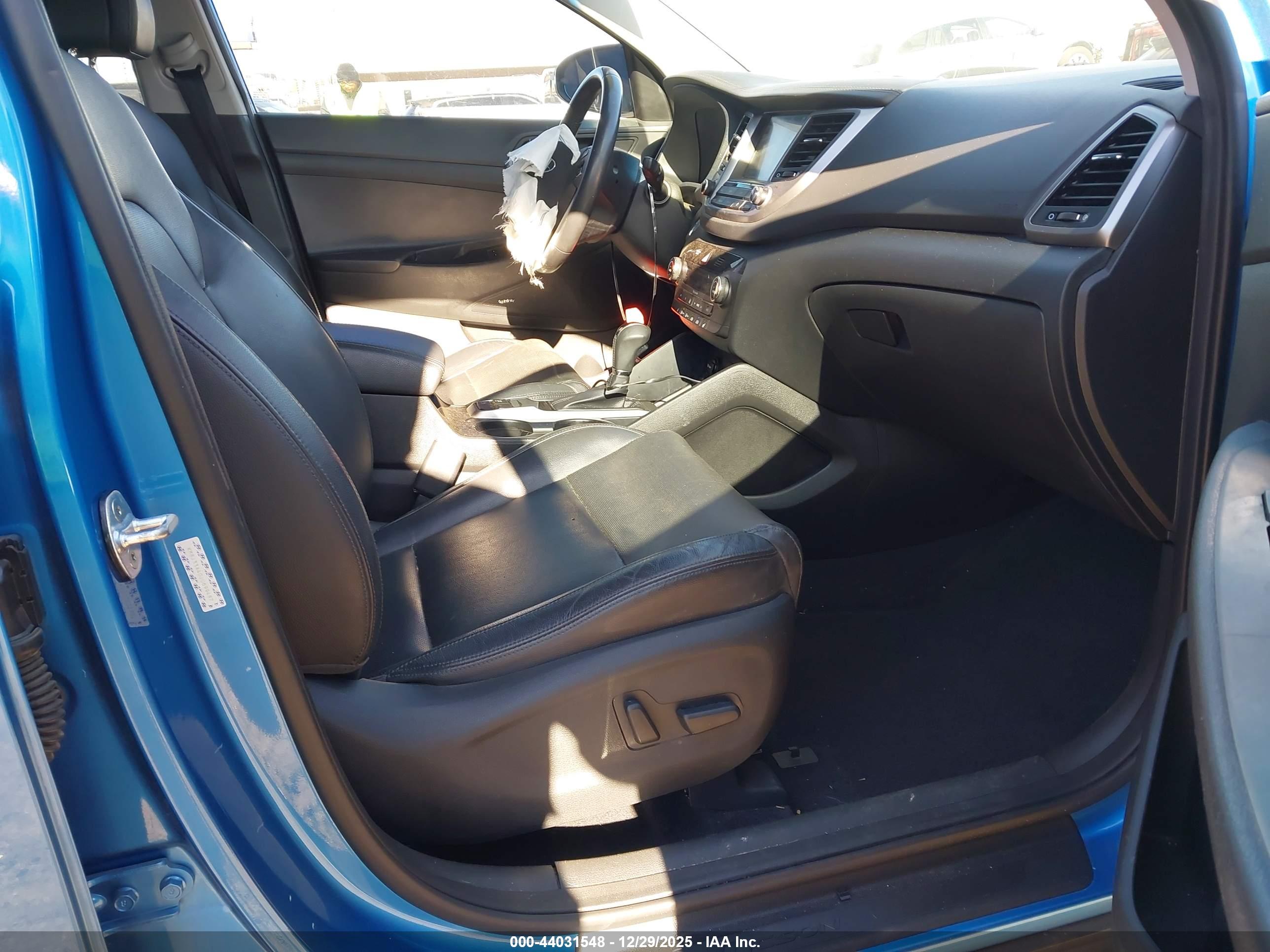 HYUNDAI TUCSON image 5