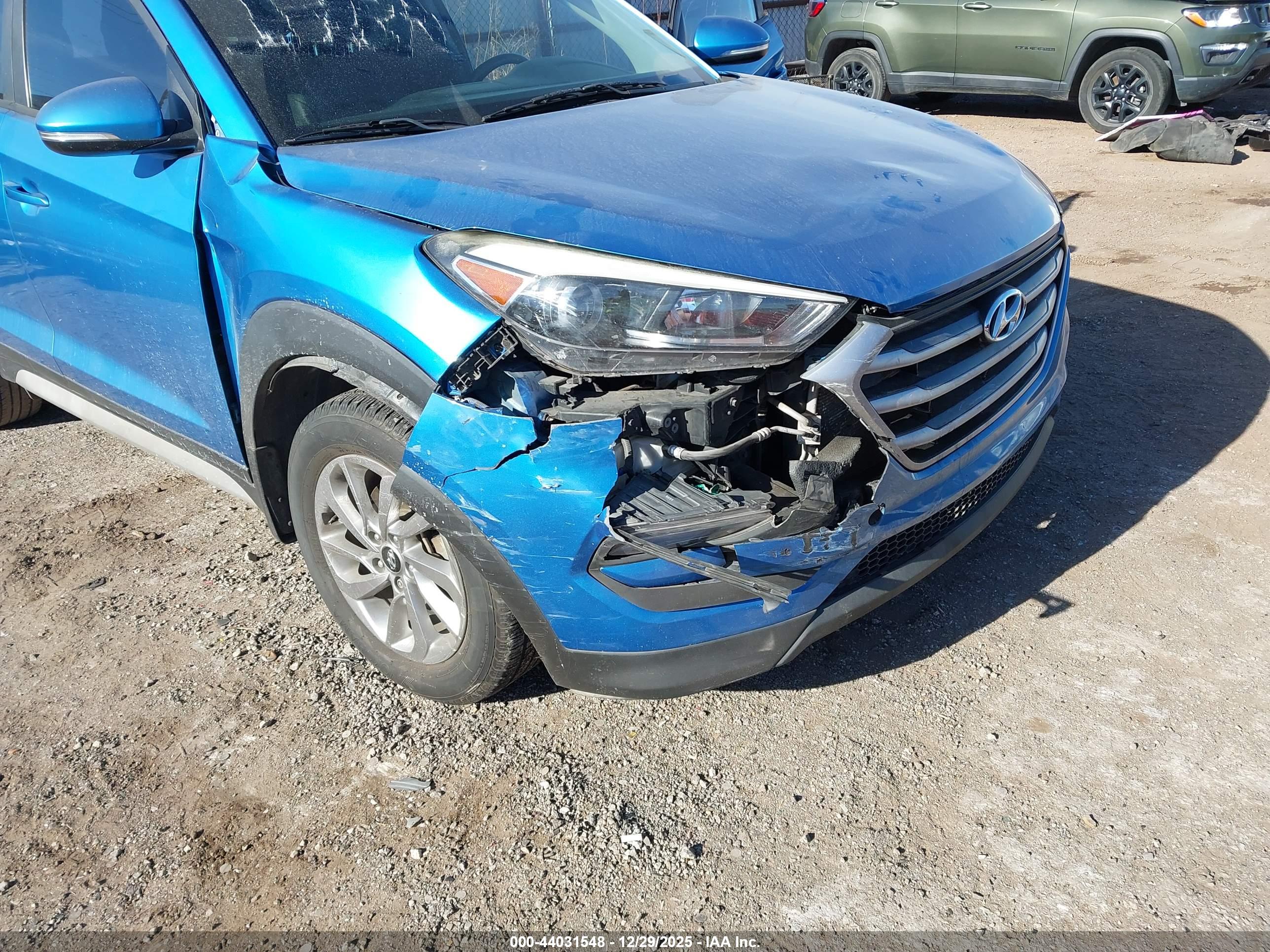 HYUNDAI TUCSON image 6