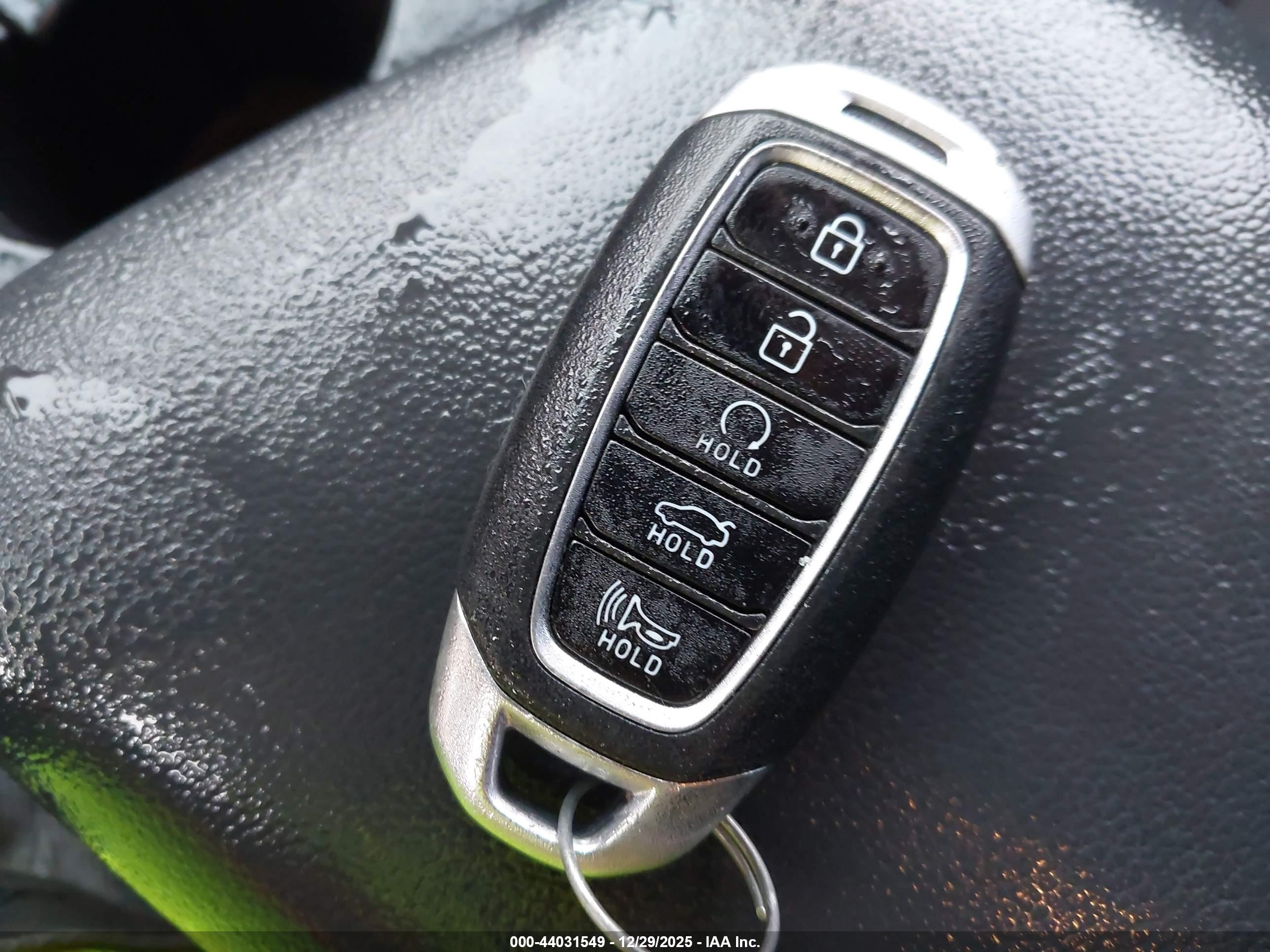 HYUNDAI ELANTRA image 11