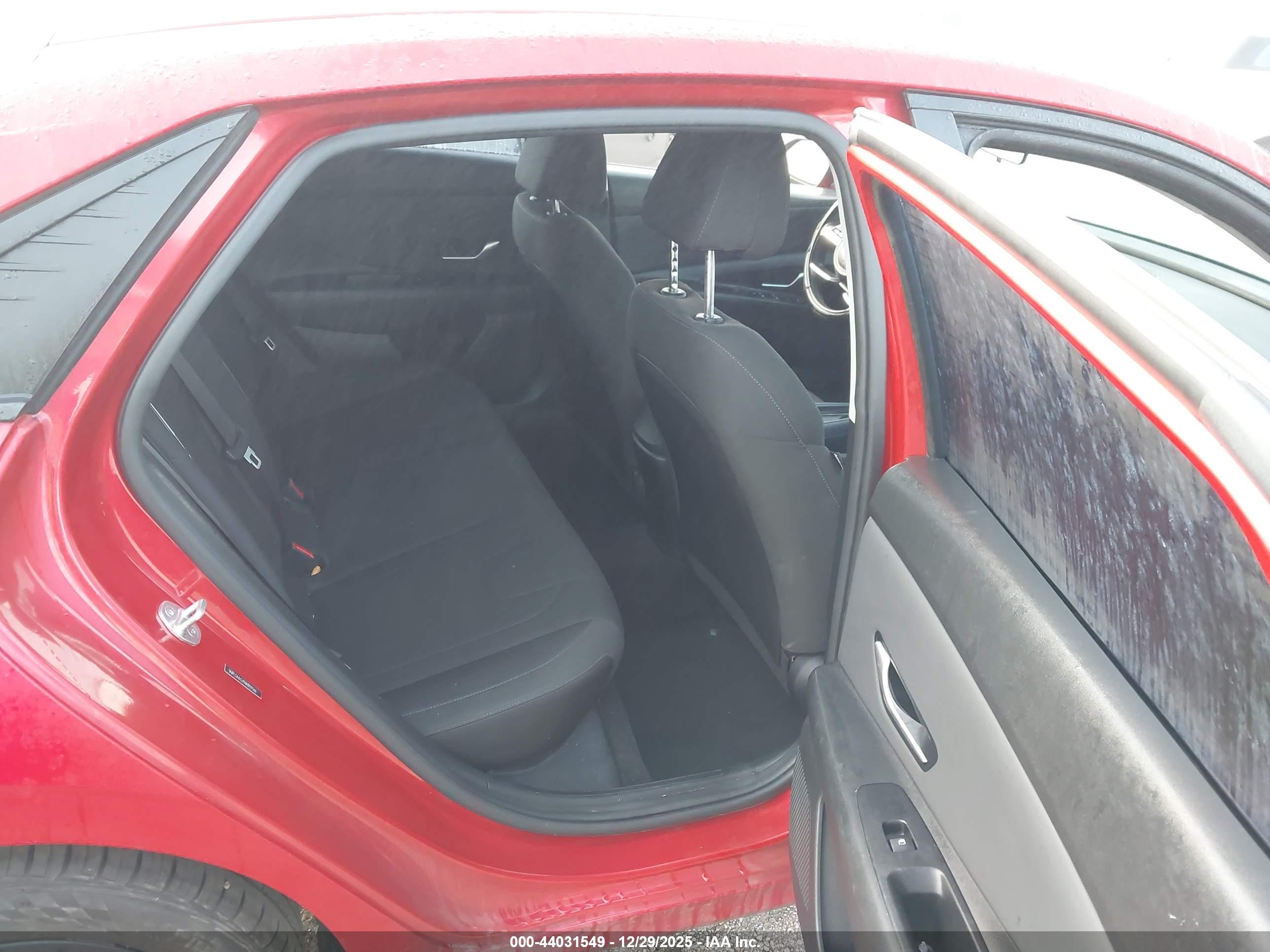 HYUNDAI ELANTRA image 8