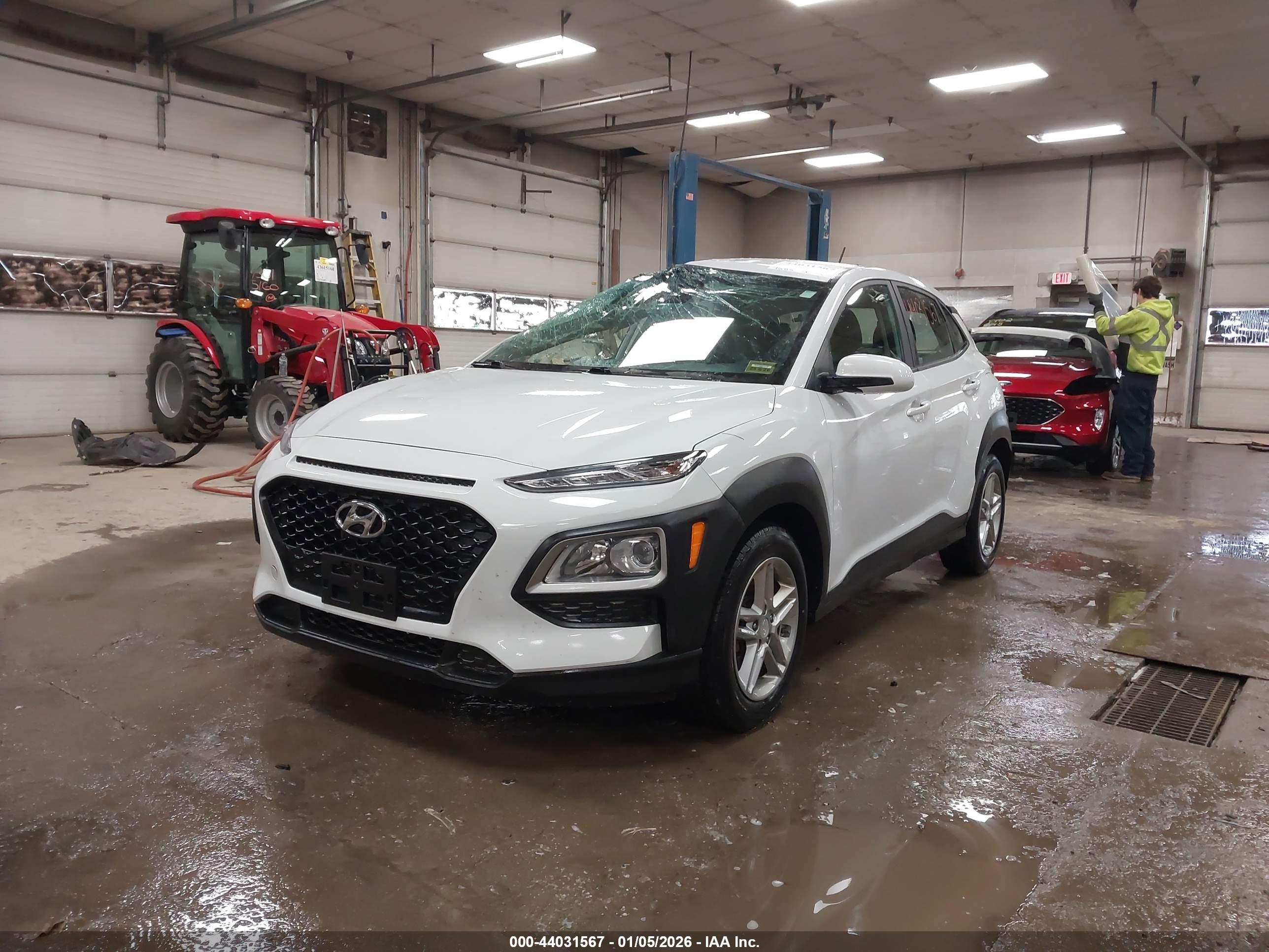 HYUNDAI KONA image 2
