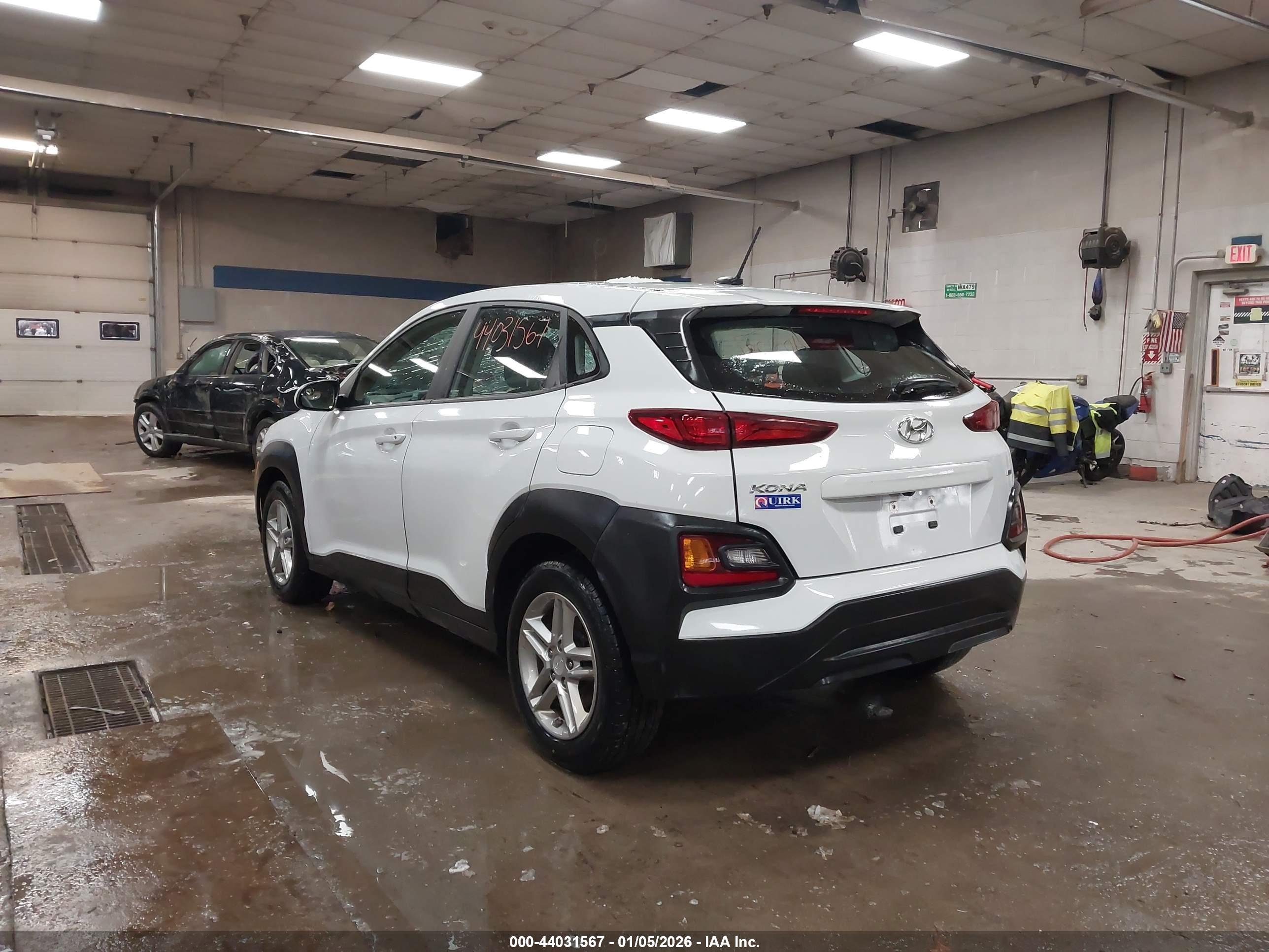 HYUNDAI KONA image 3