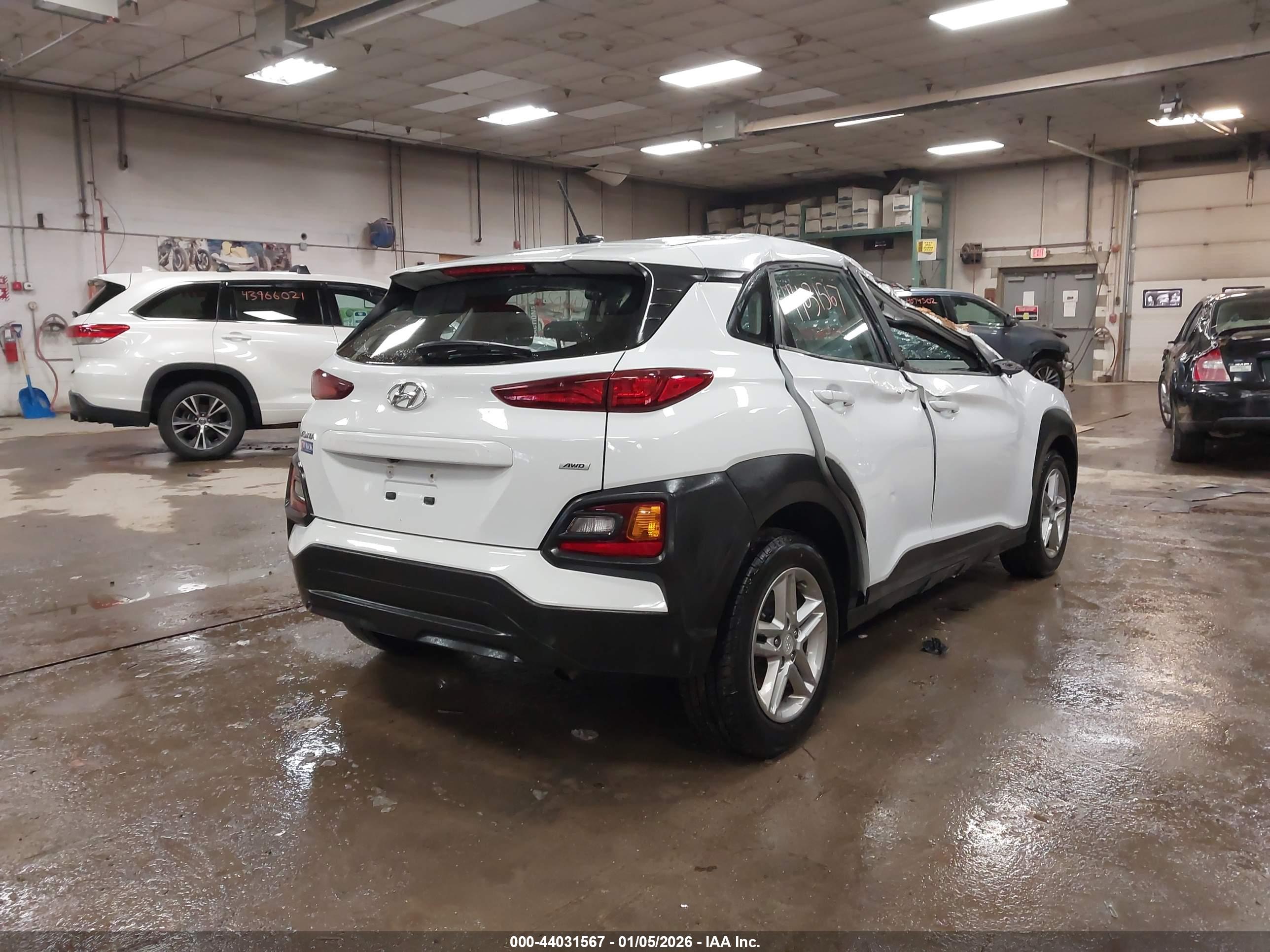 HYUNDAI KONA image 4