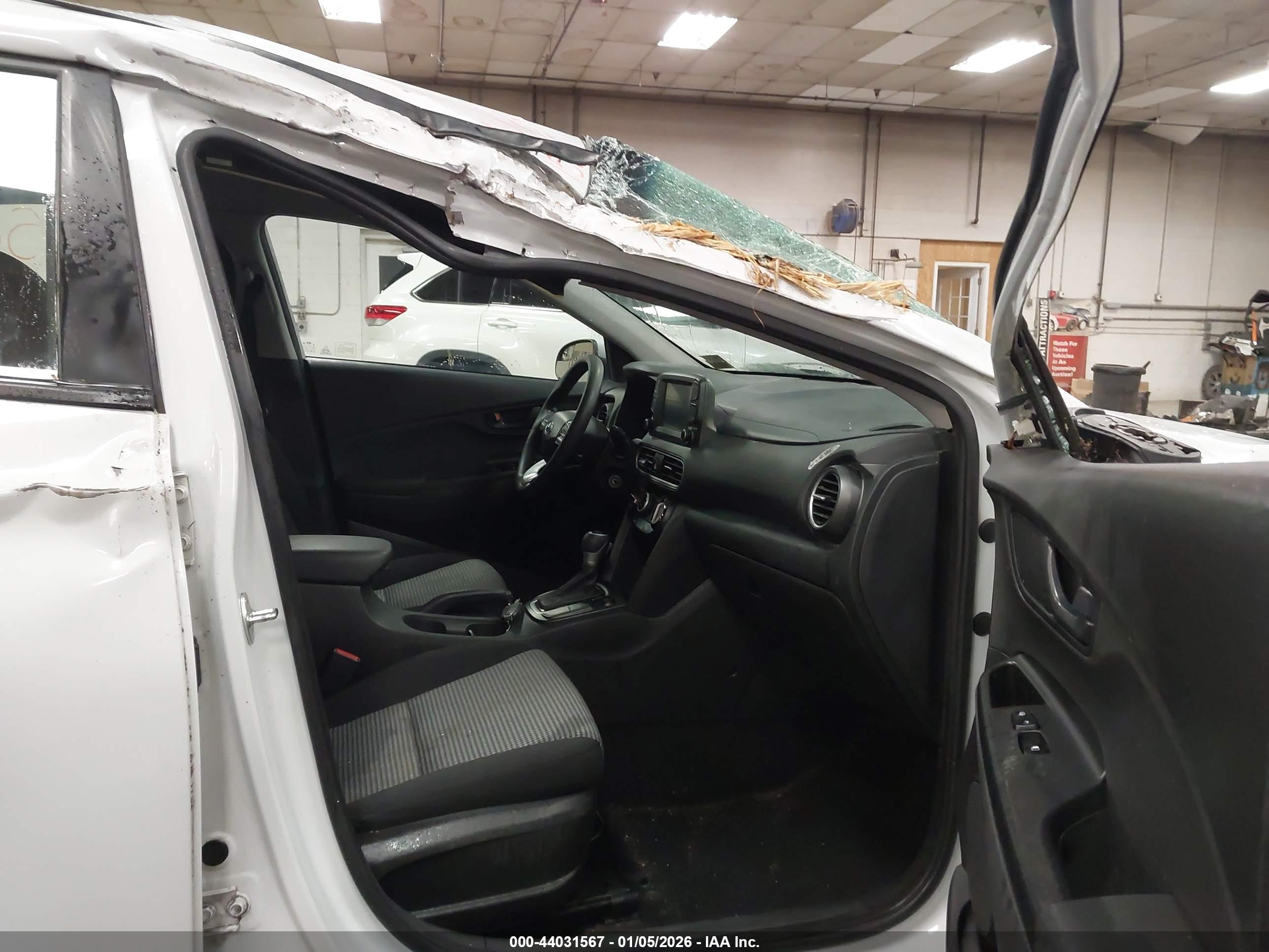 HYUNDAI KONA image 5