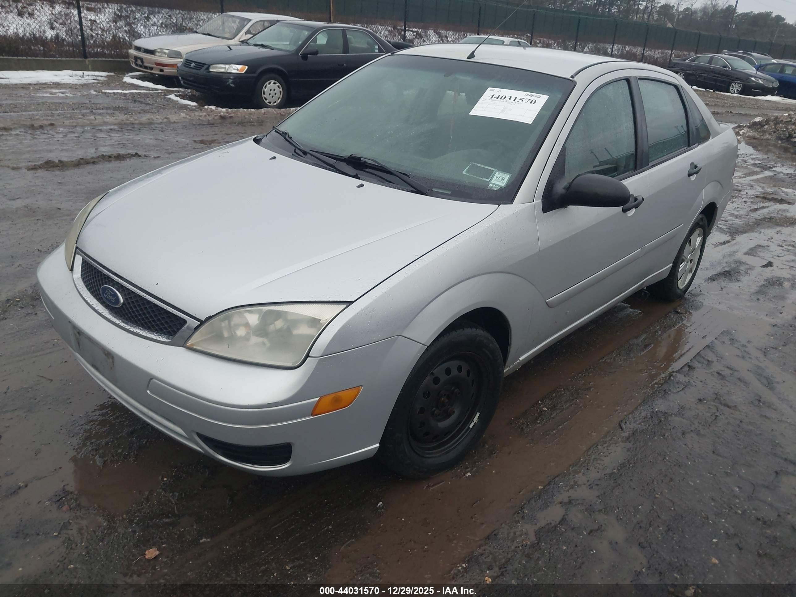 FORD FOCUS image 2
